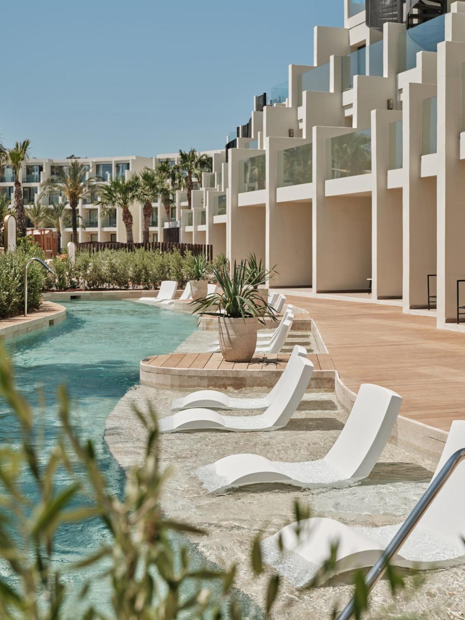 Deluxe Double Room Swim Up