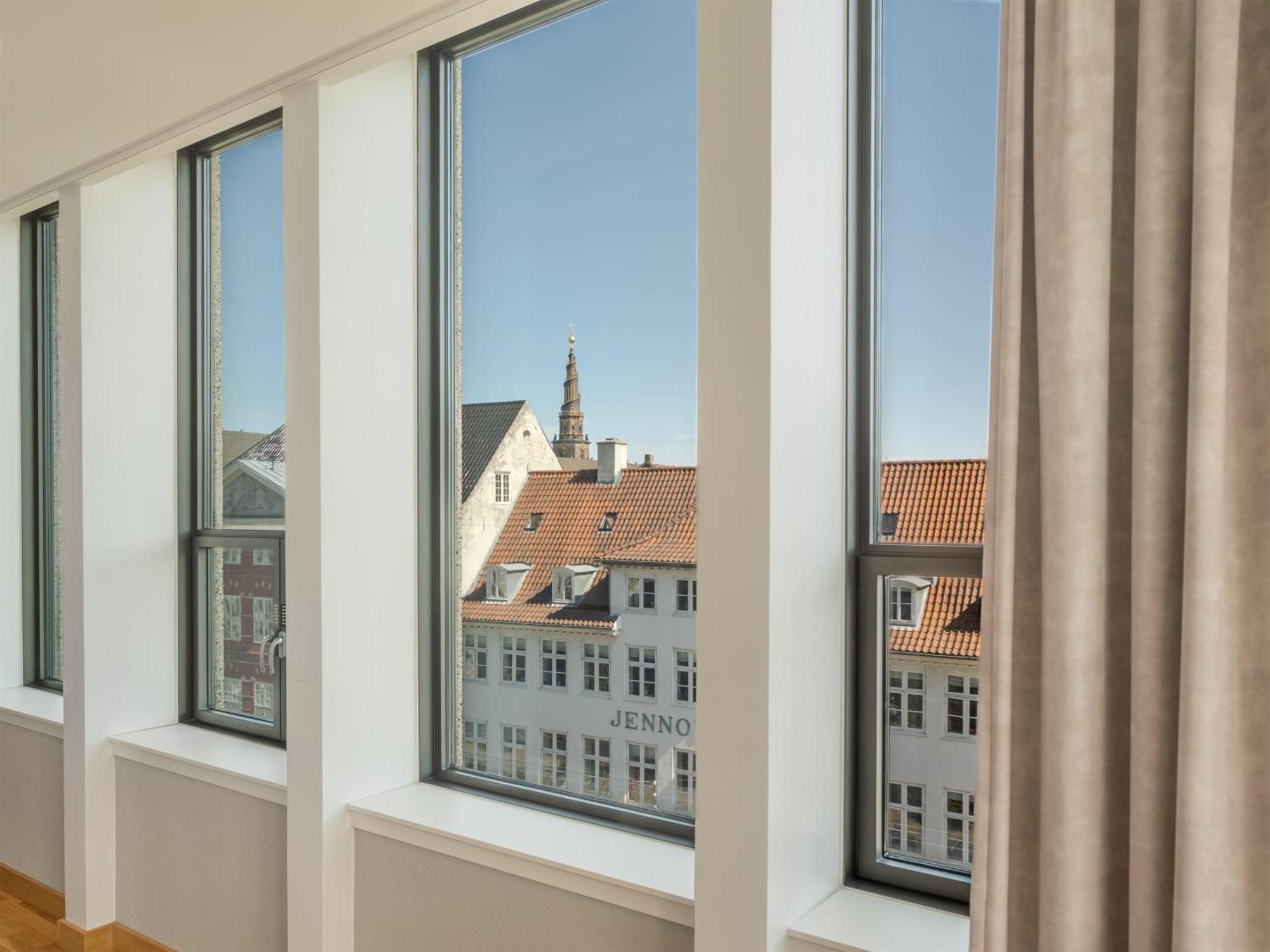 Premium Corner Room