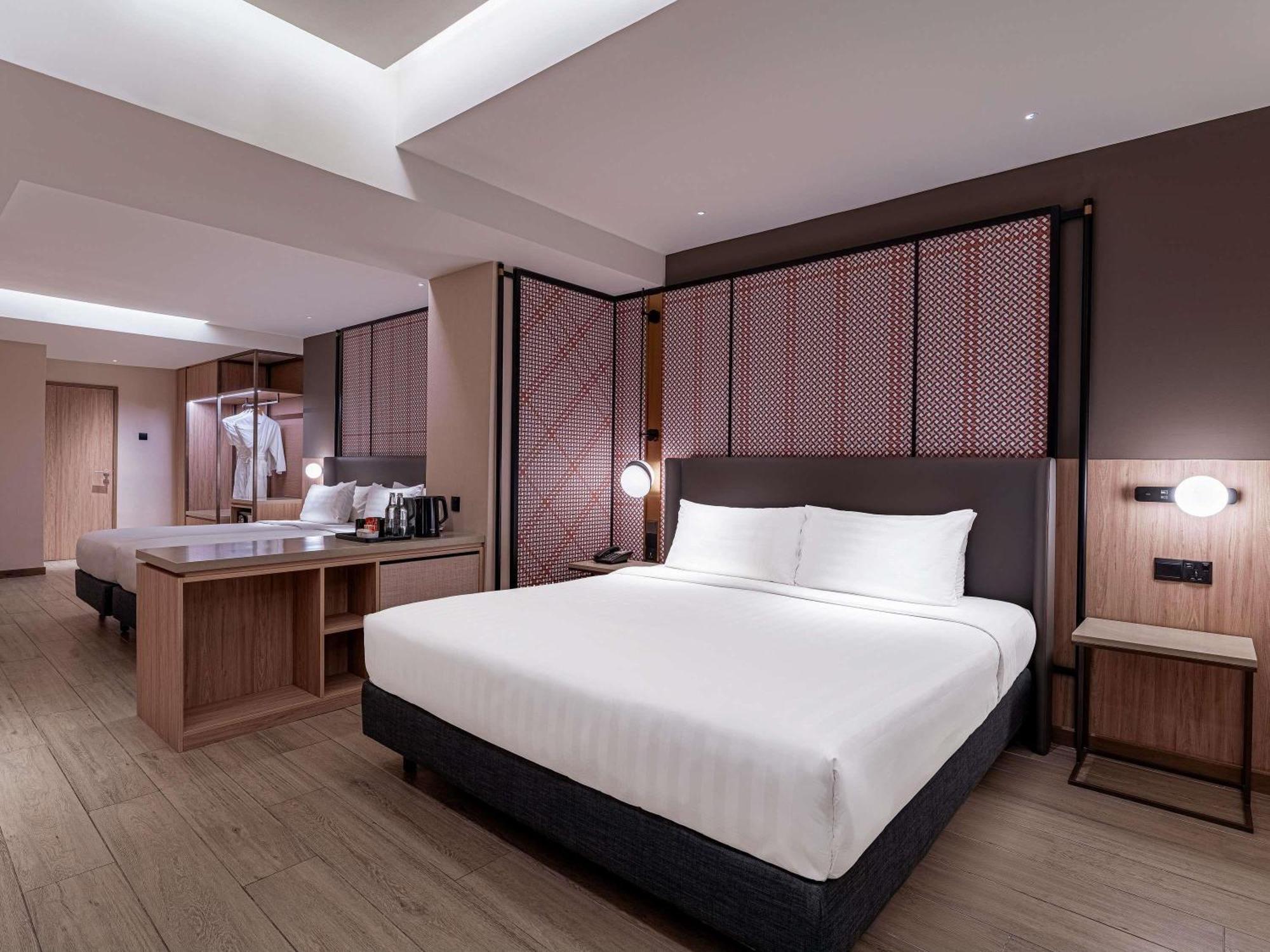 Deluxe Family RoomOne King Bed Two Single Beds