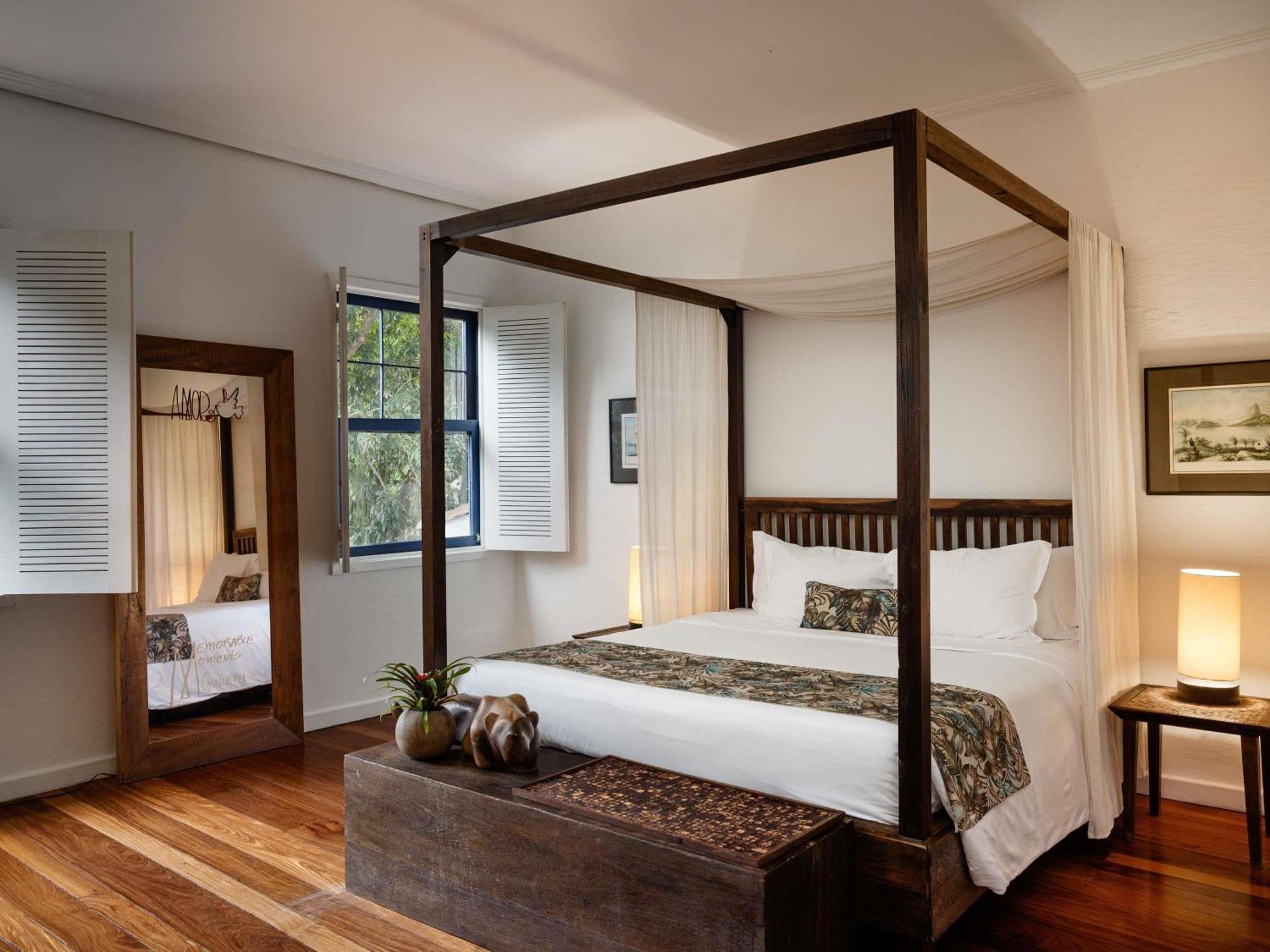 Deluxe King Room Bathtub Garden View