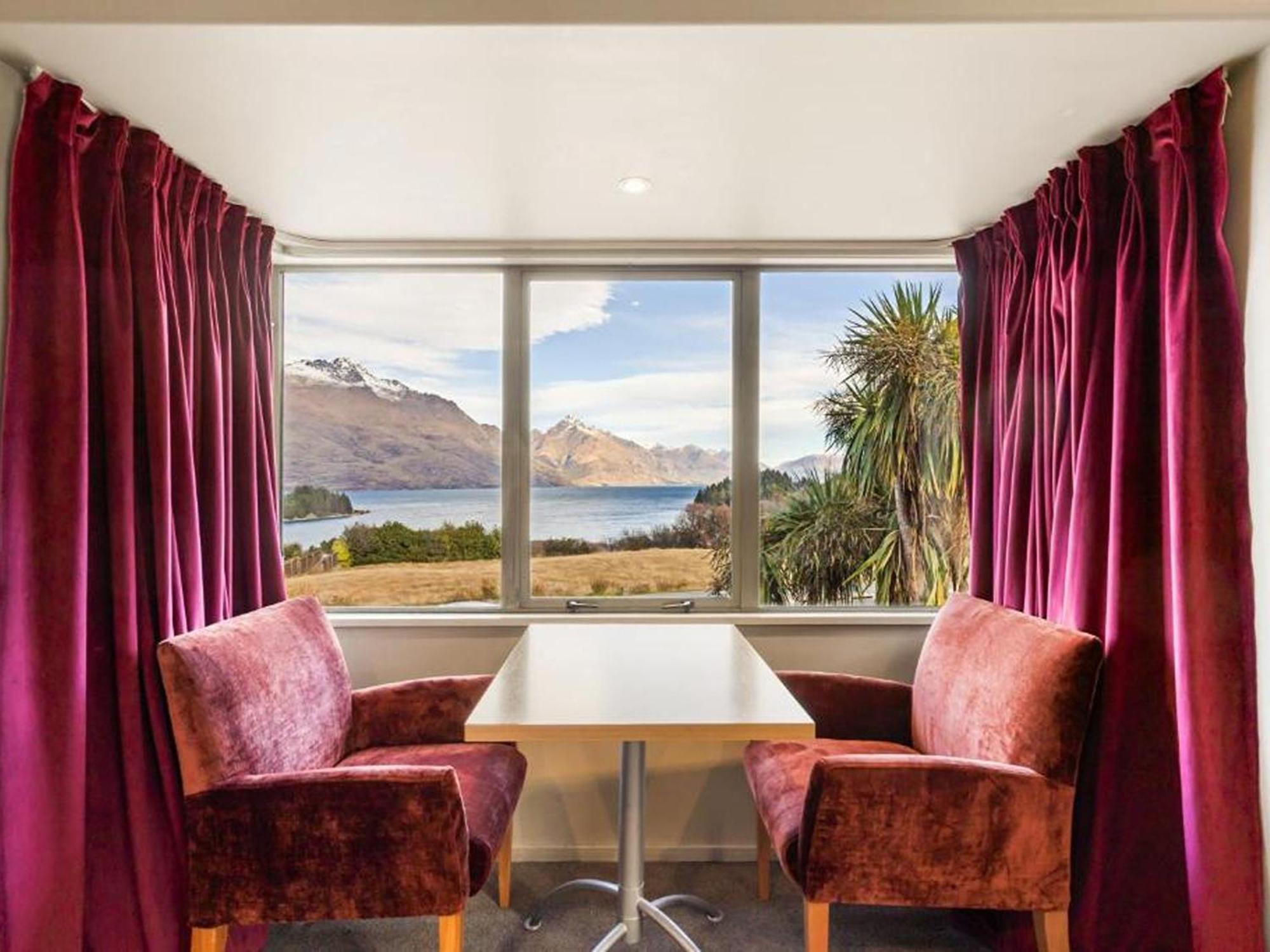 Studio Lake View