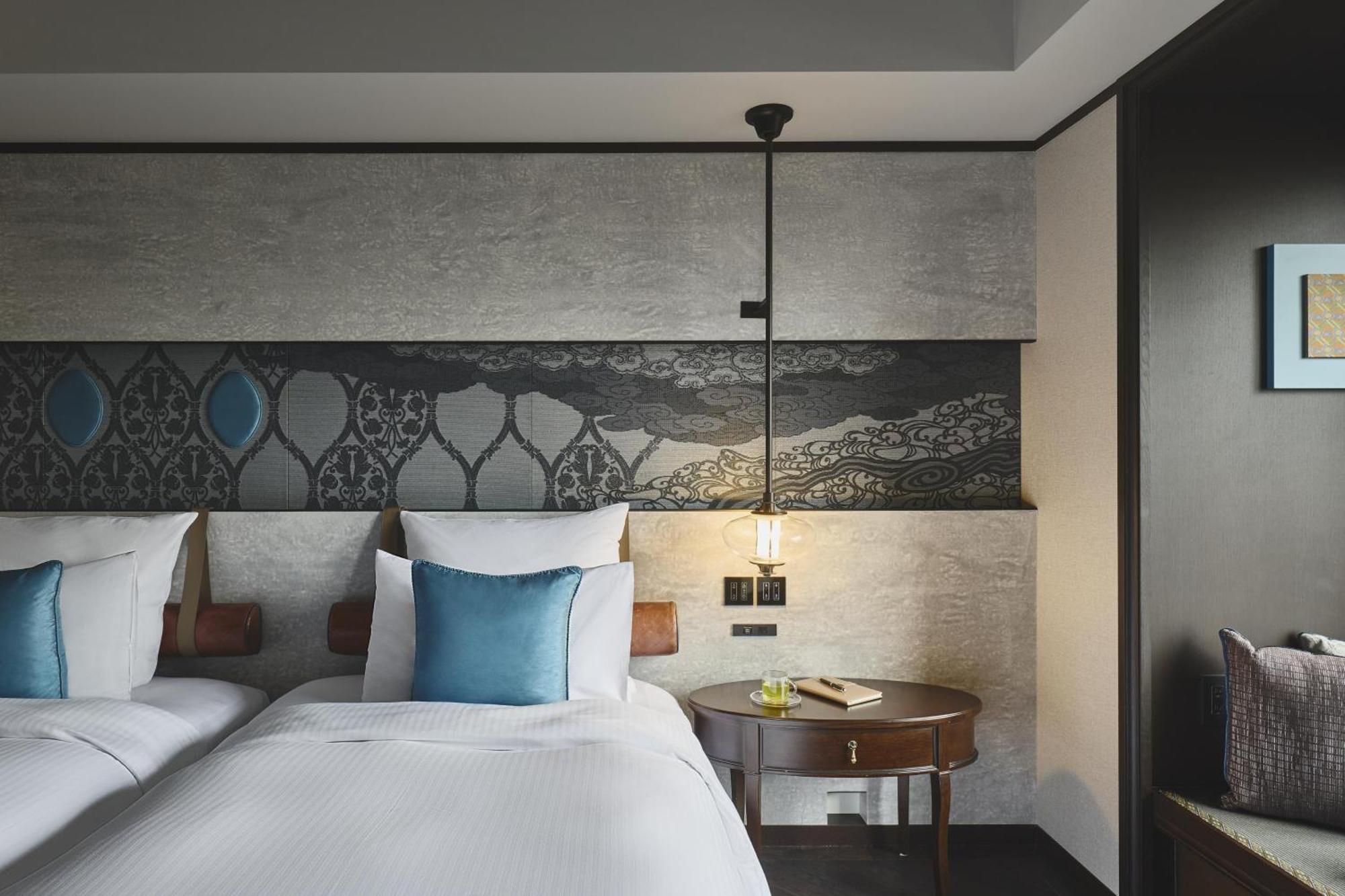 Deluxe Corner Twin Room