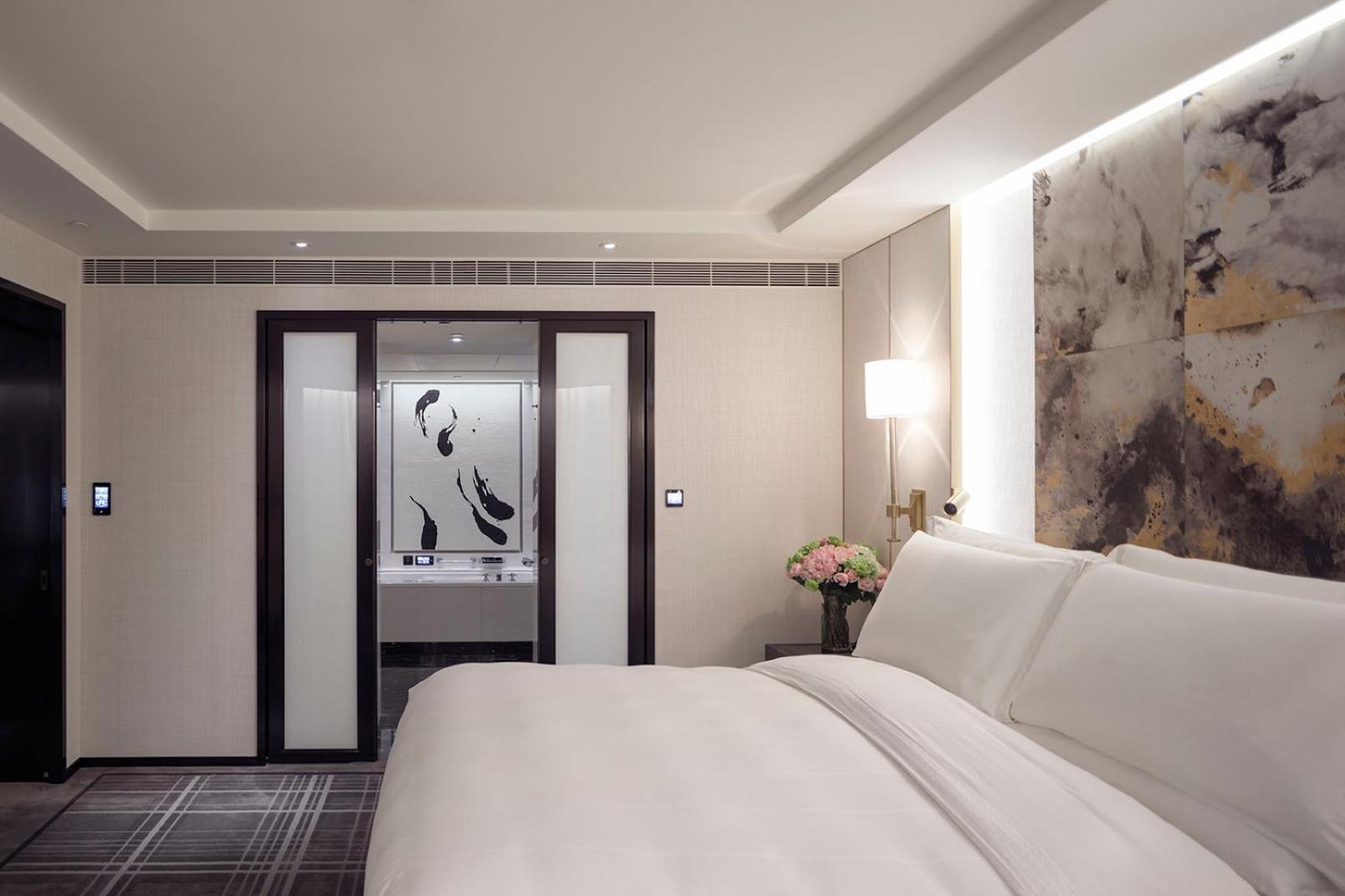Superior King Suite