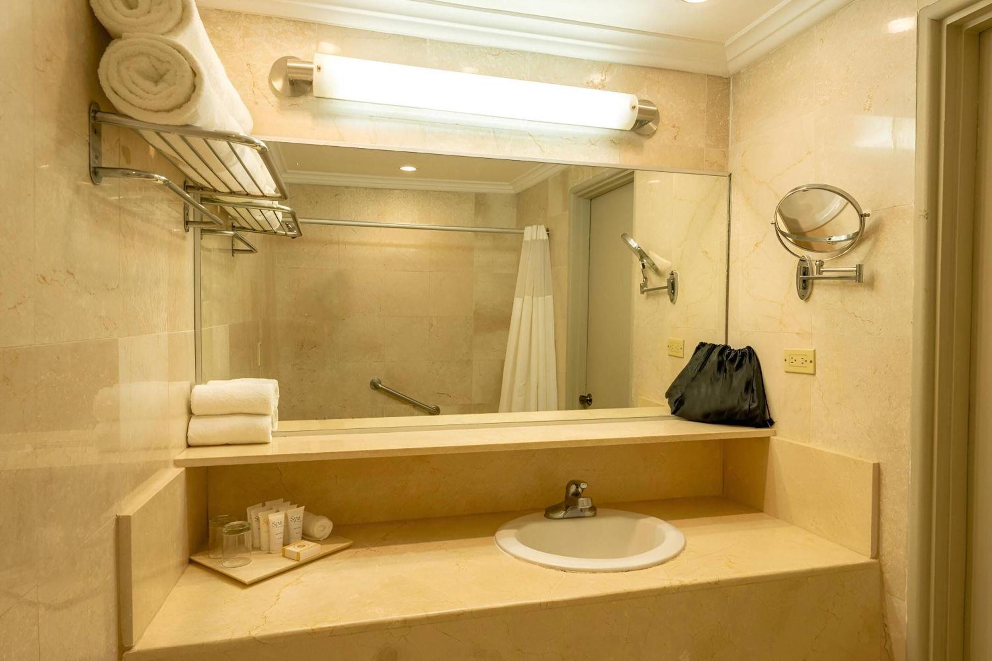 2 Double Beds Superior Room City View