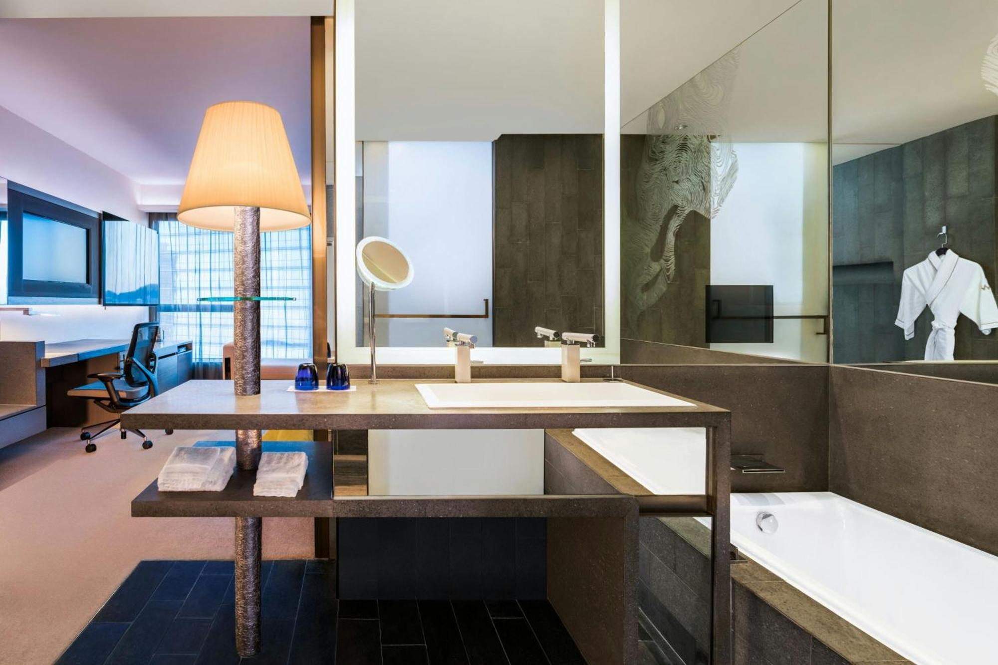 Spectacular King Room Partial Harbour View