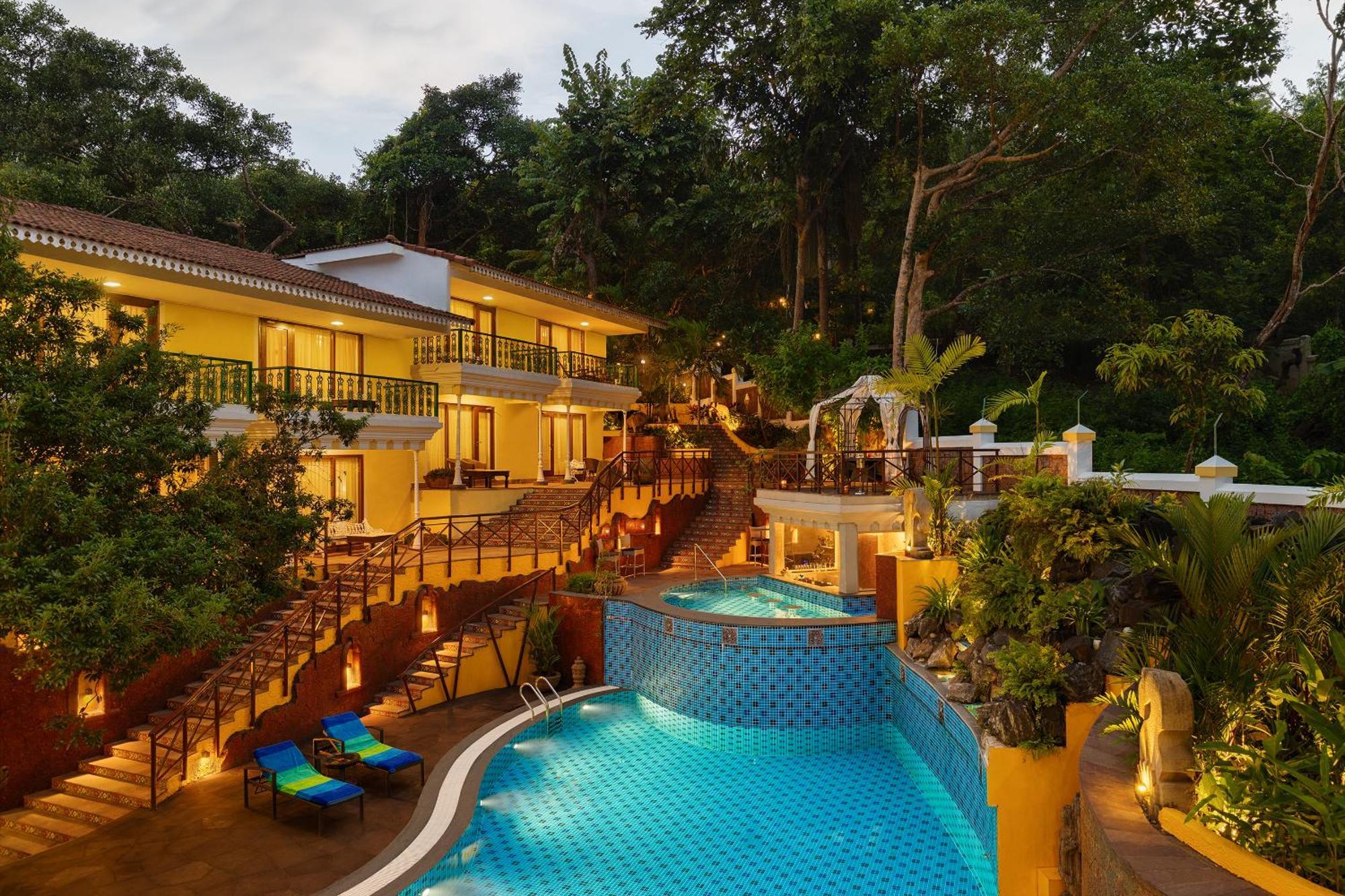 Deluxe Twin Pool View Balcony