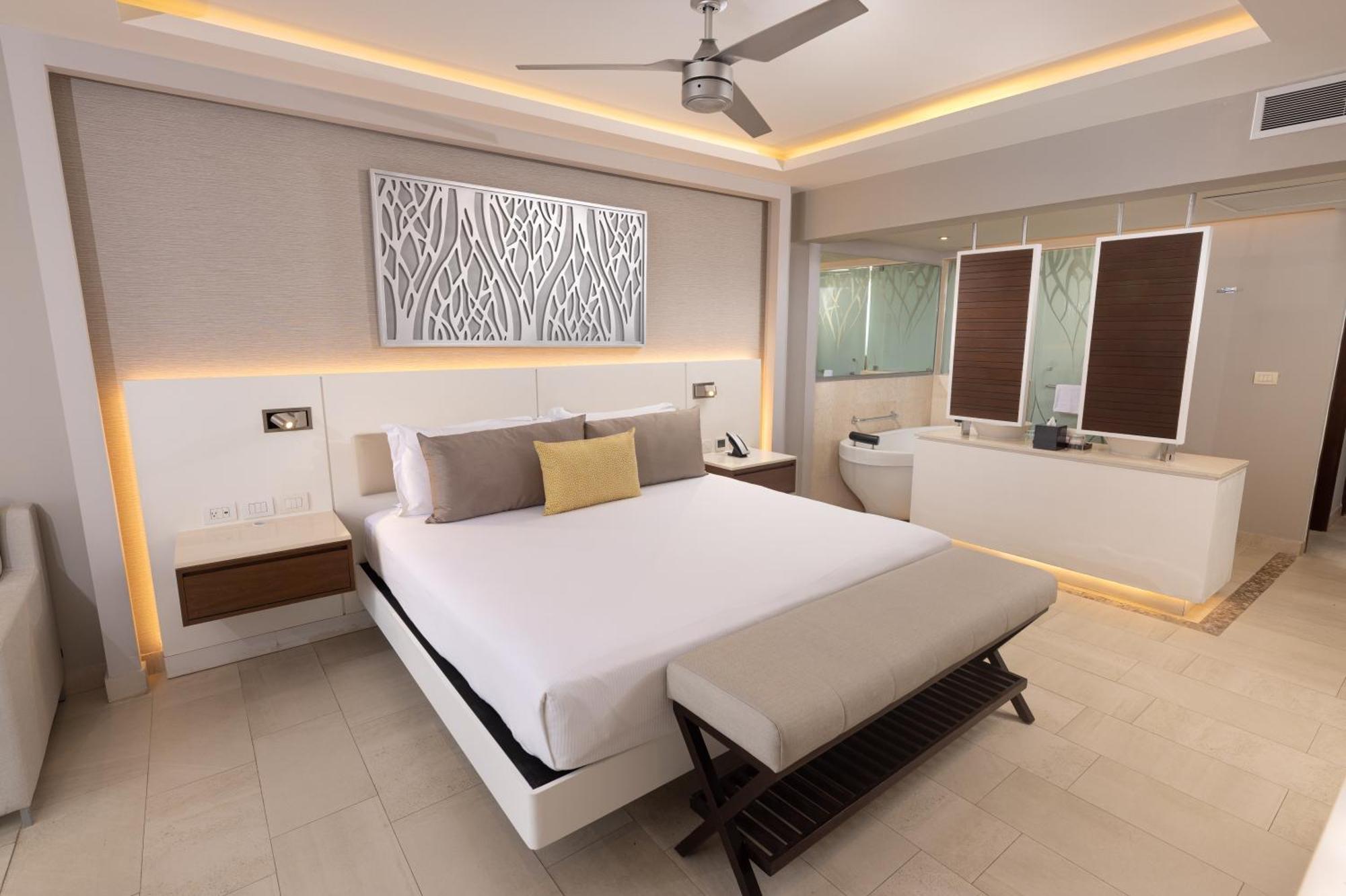 Luxury Junior Suite Swim Out