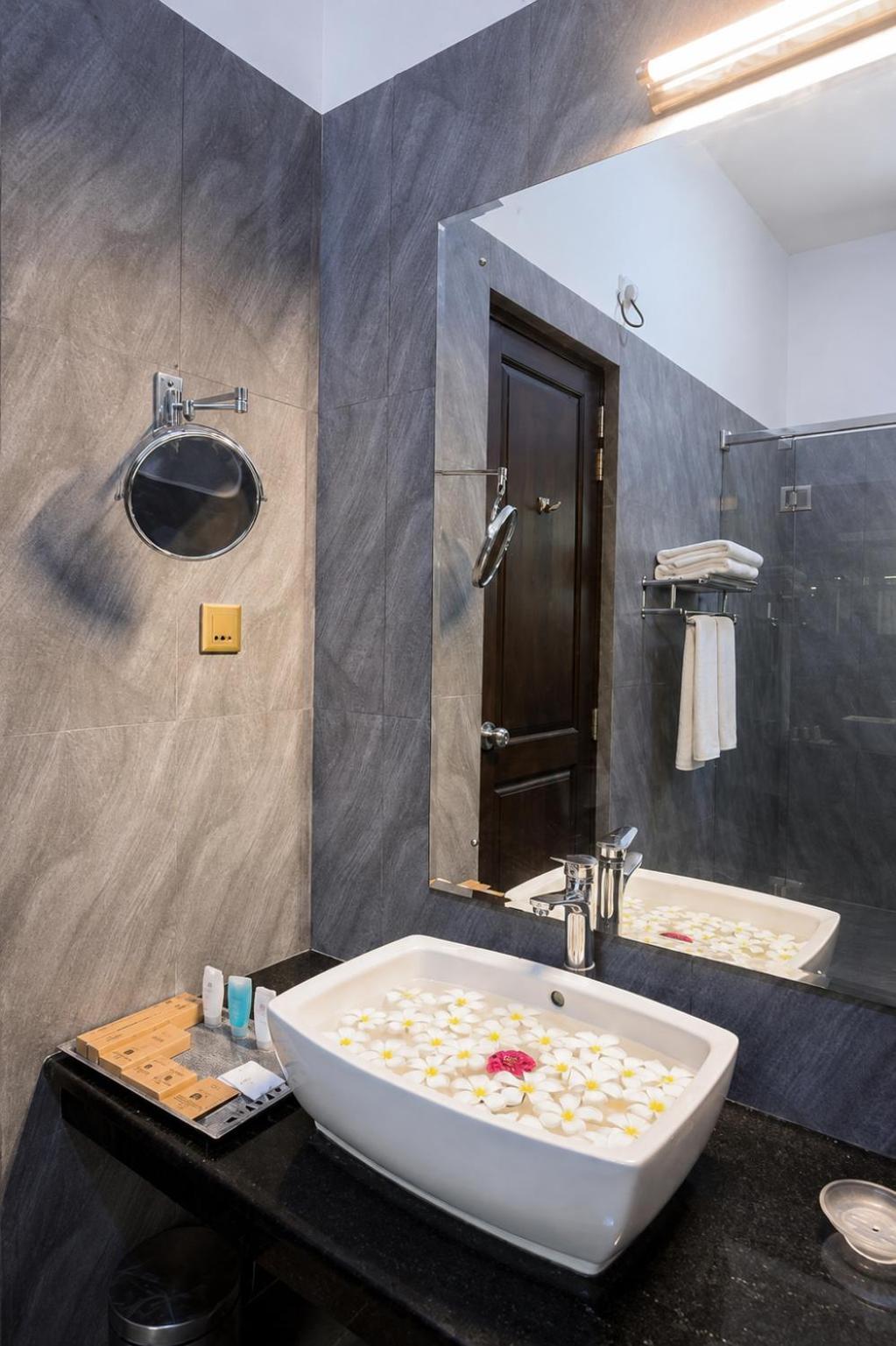 Deluxe Double Room Lake View