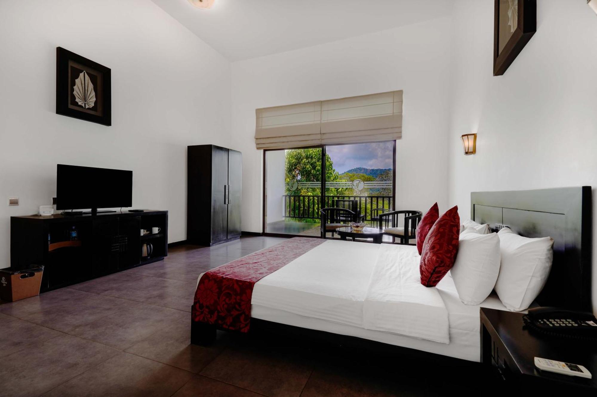 Deluxe Double Room Lake View