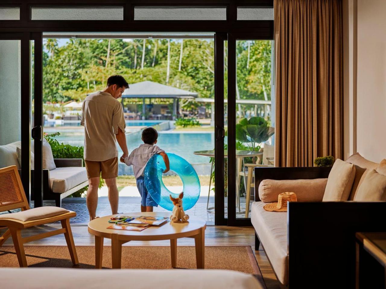 1 King Bed Suite Room Pool View