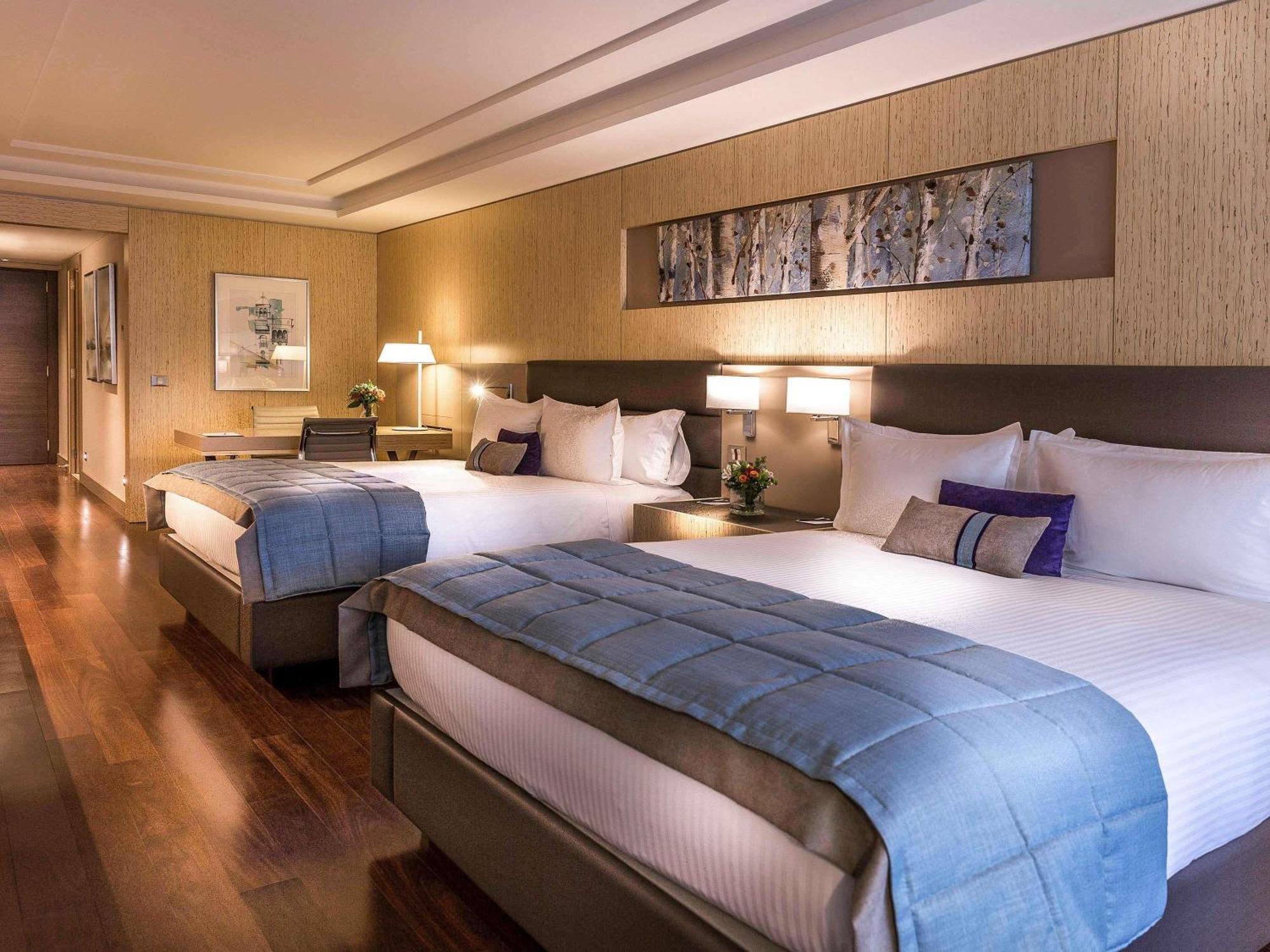 Executive Queen Room Two Queen Beds Balcony