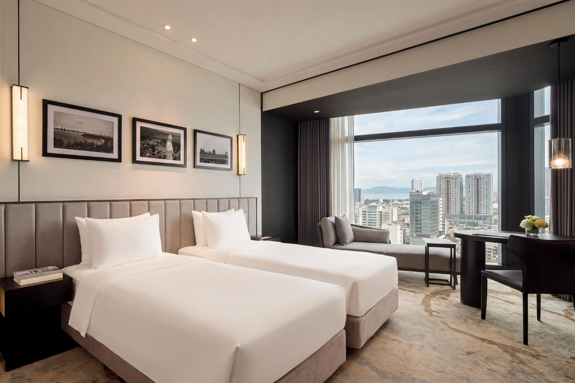 Standard Twin Room City View and Bathtub