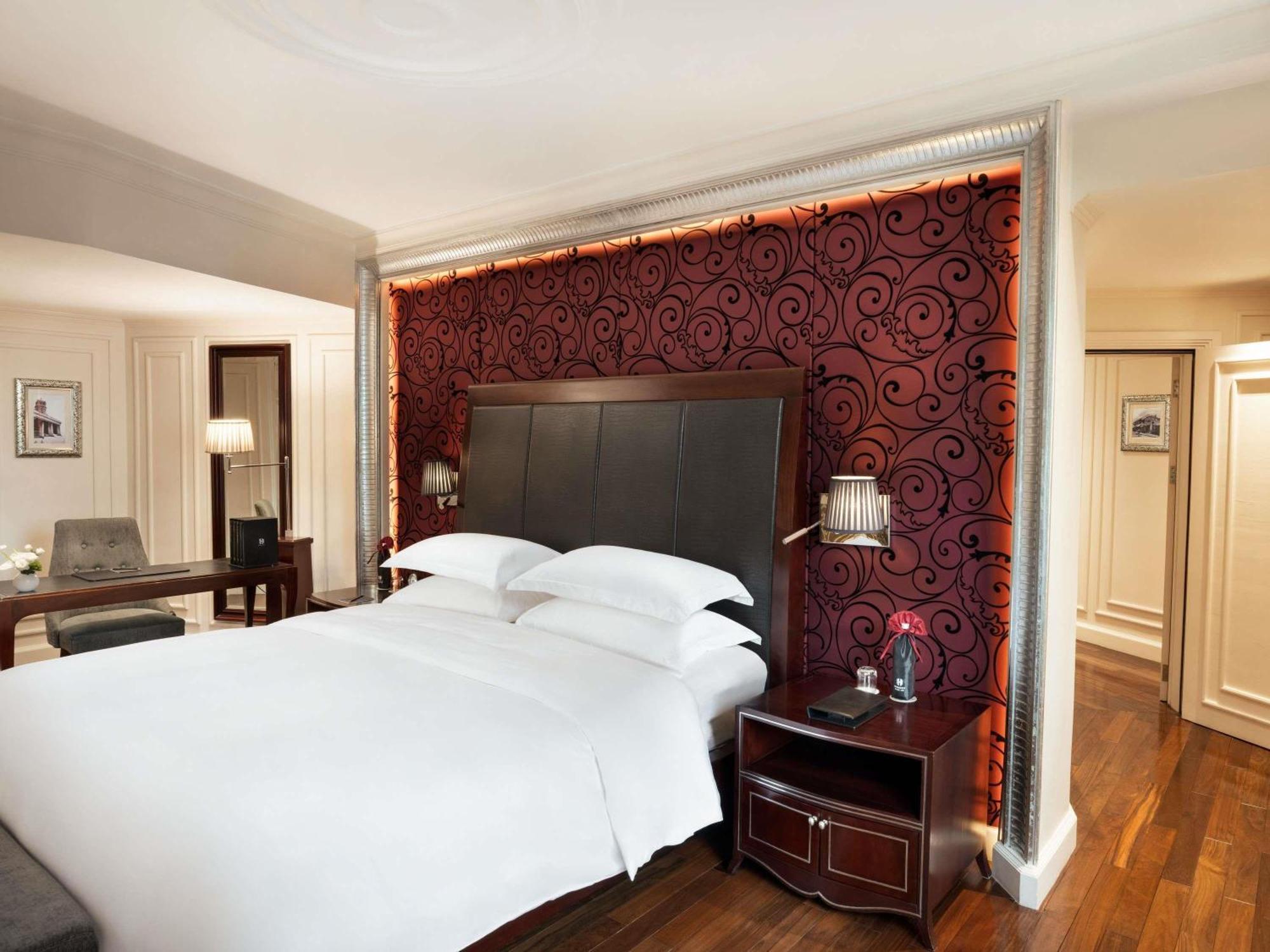 Opera Wing Grand Premium Room King Bed Club Lounge Benefits