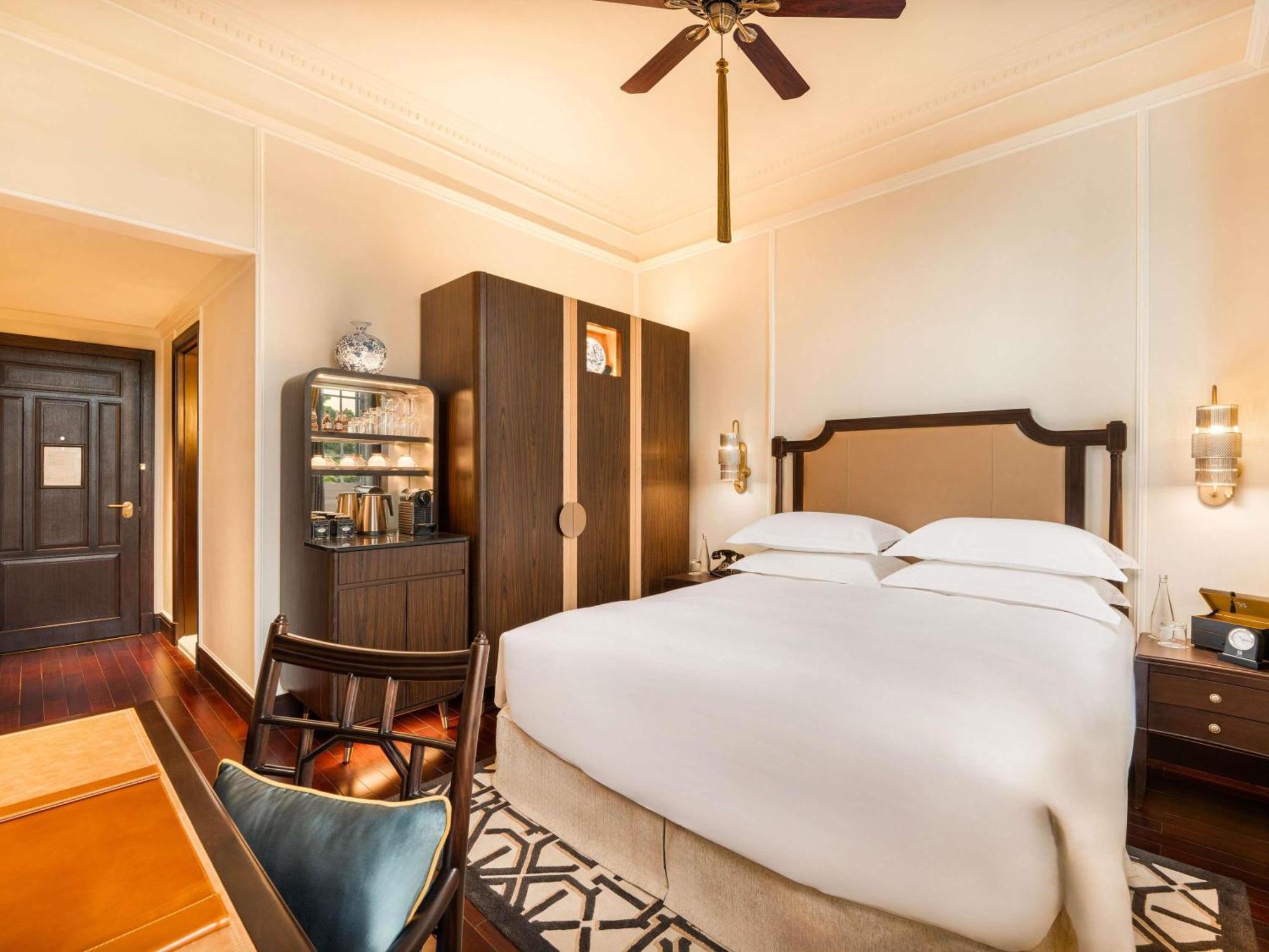 Heritage Wing Luxury Room One Queen Bed