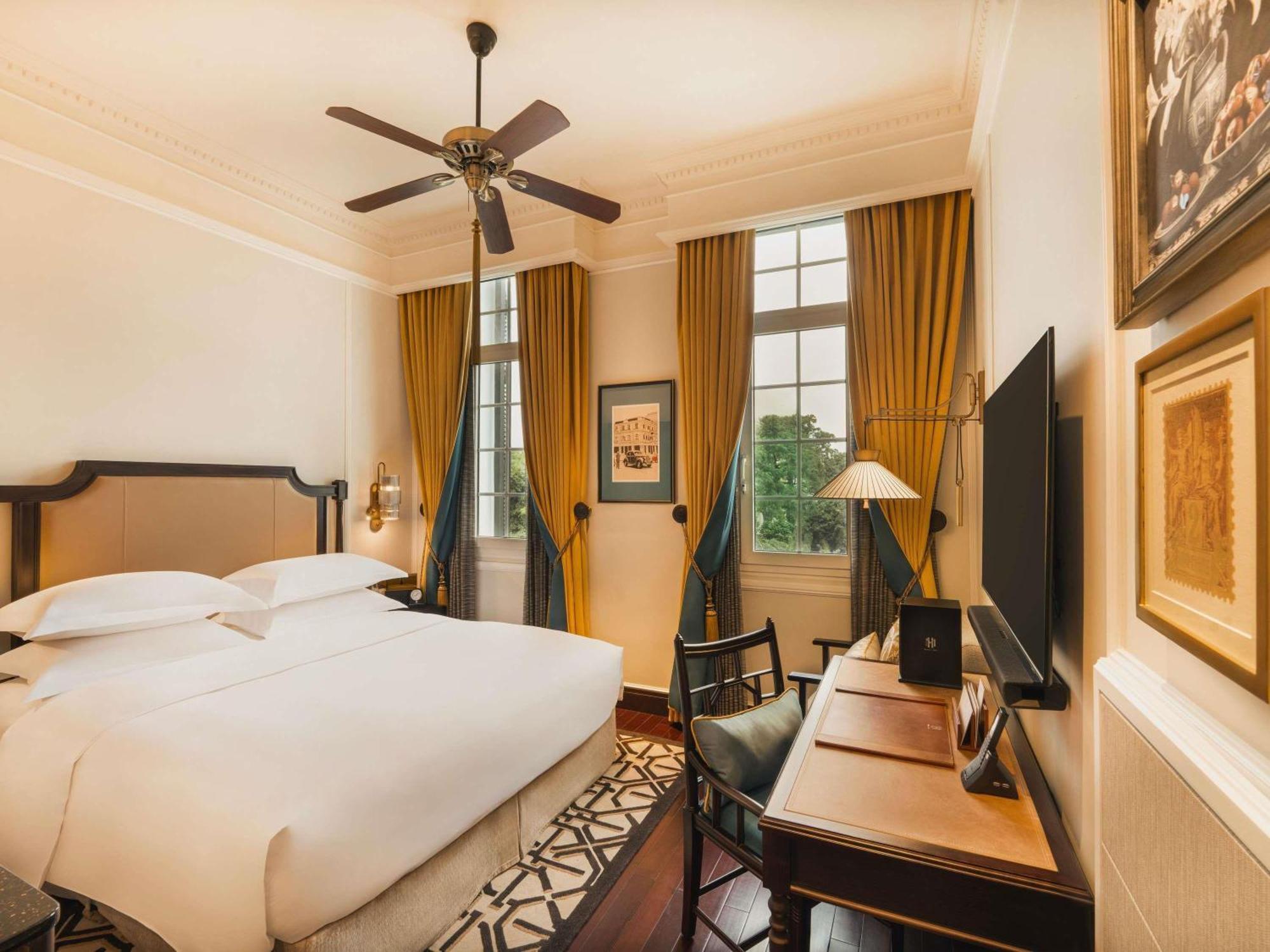 Heritage Wing Luxury Room One Queen Bed