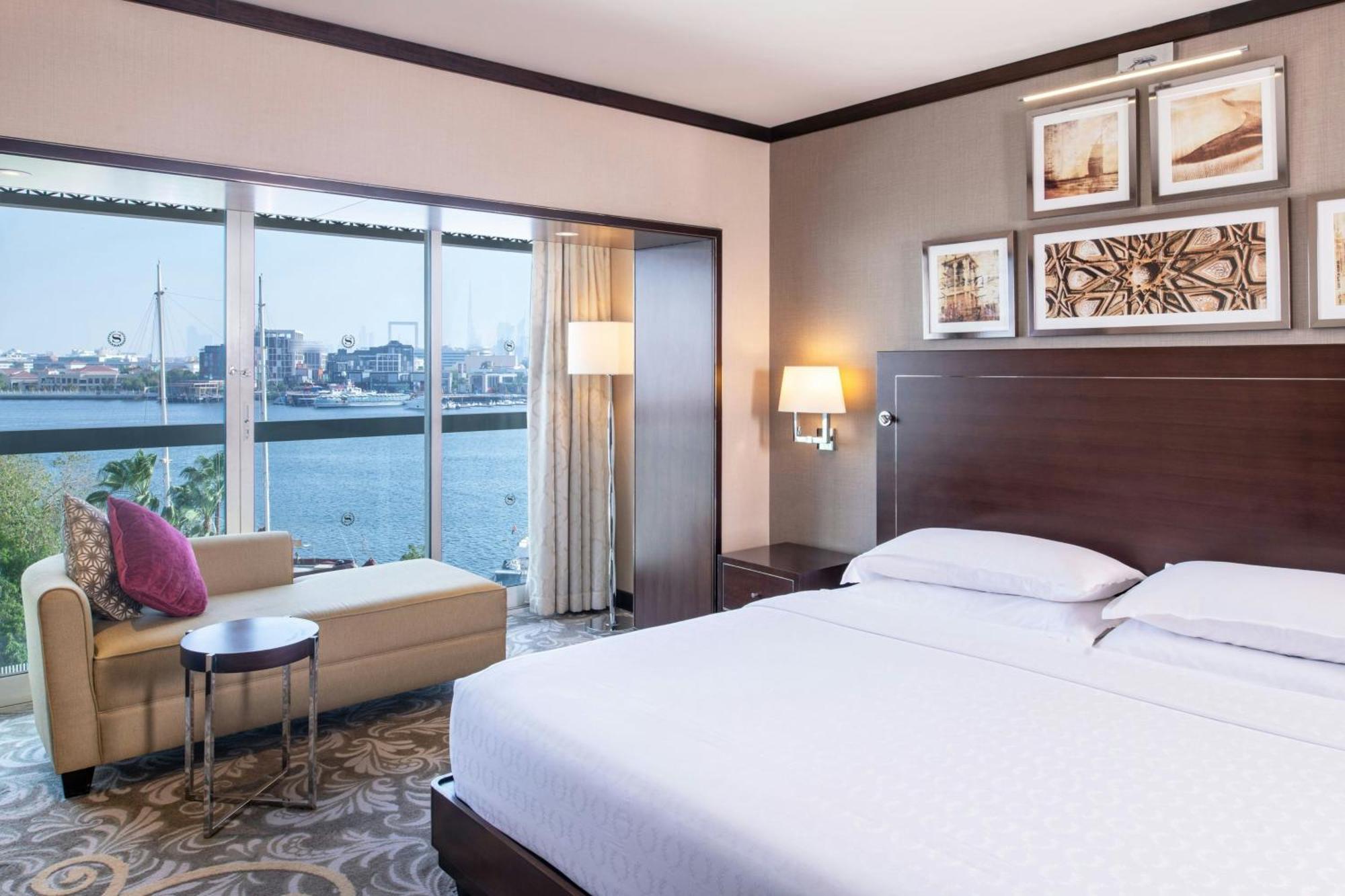 Club Room, Club lounge access, Guest room, 1 King - Breakfast, Afternoon Tea & Happy Hours