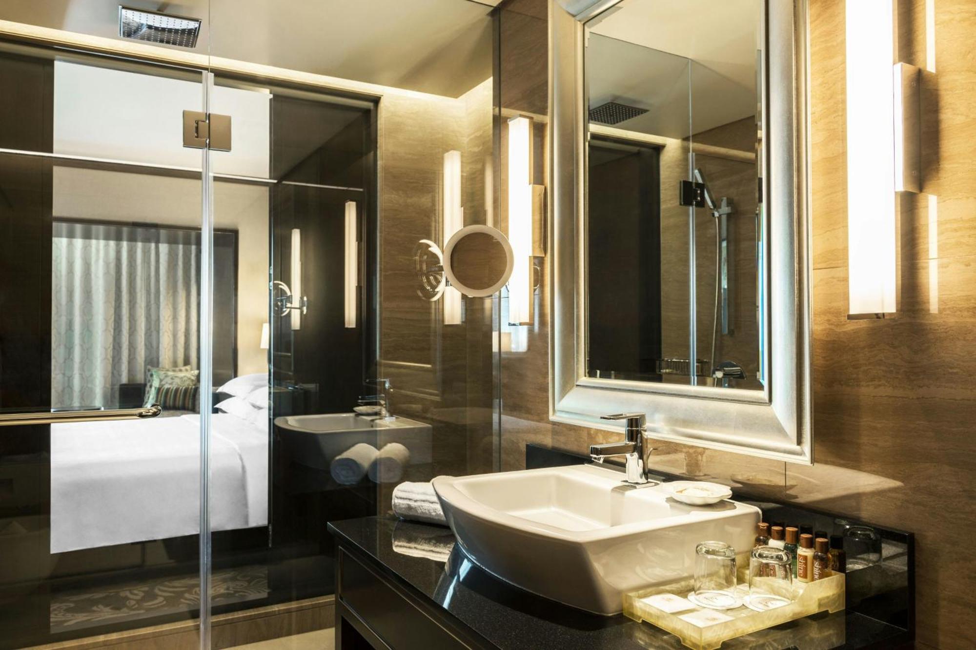 Club Room, Club lounge access, Guest room, 1 King, City view