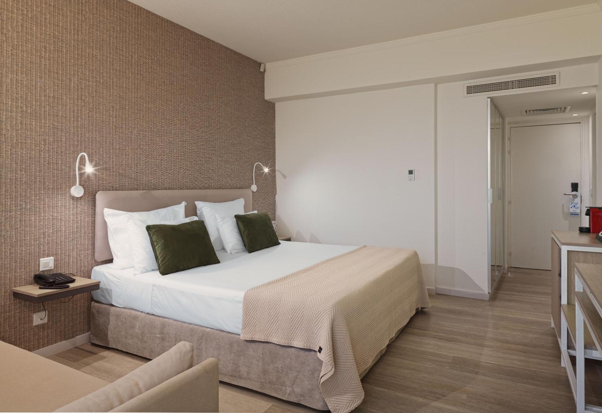 Superior Twin Room Side Sea View