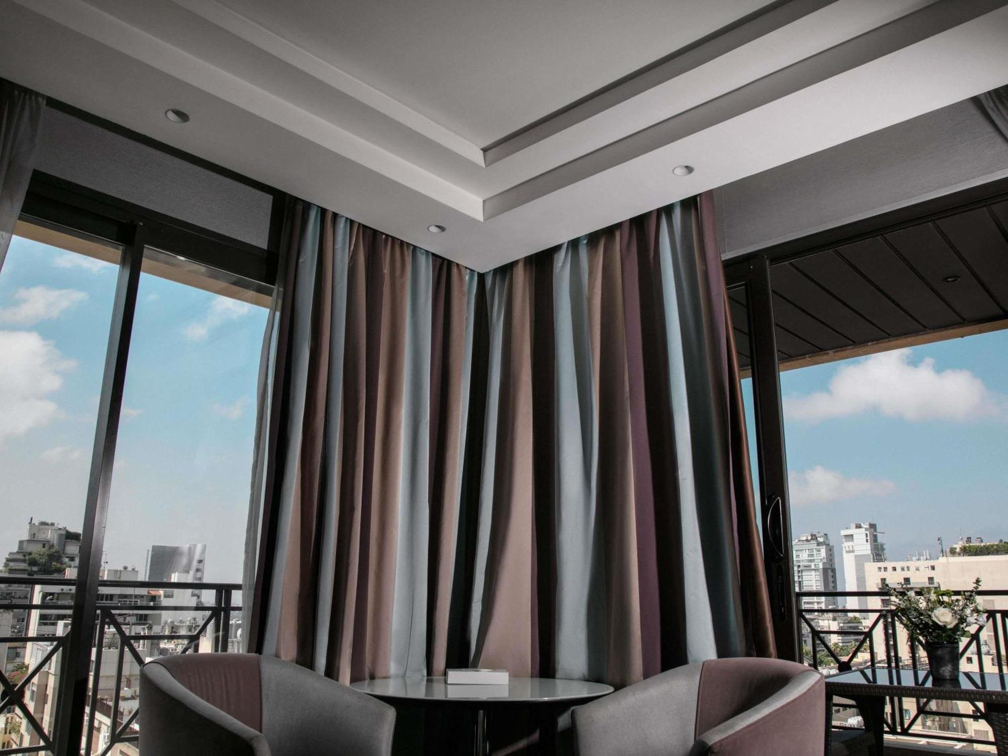 Luxury King Room Balcony