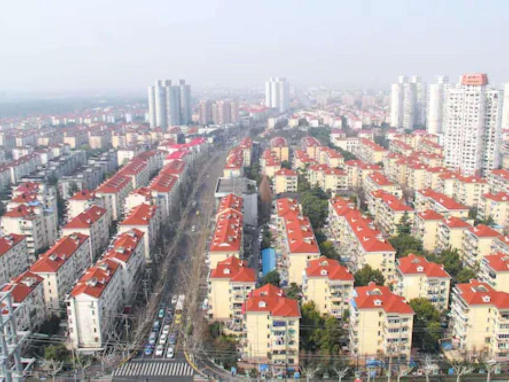 Superior King Room City View