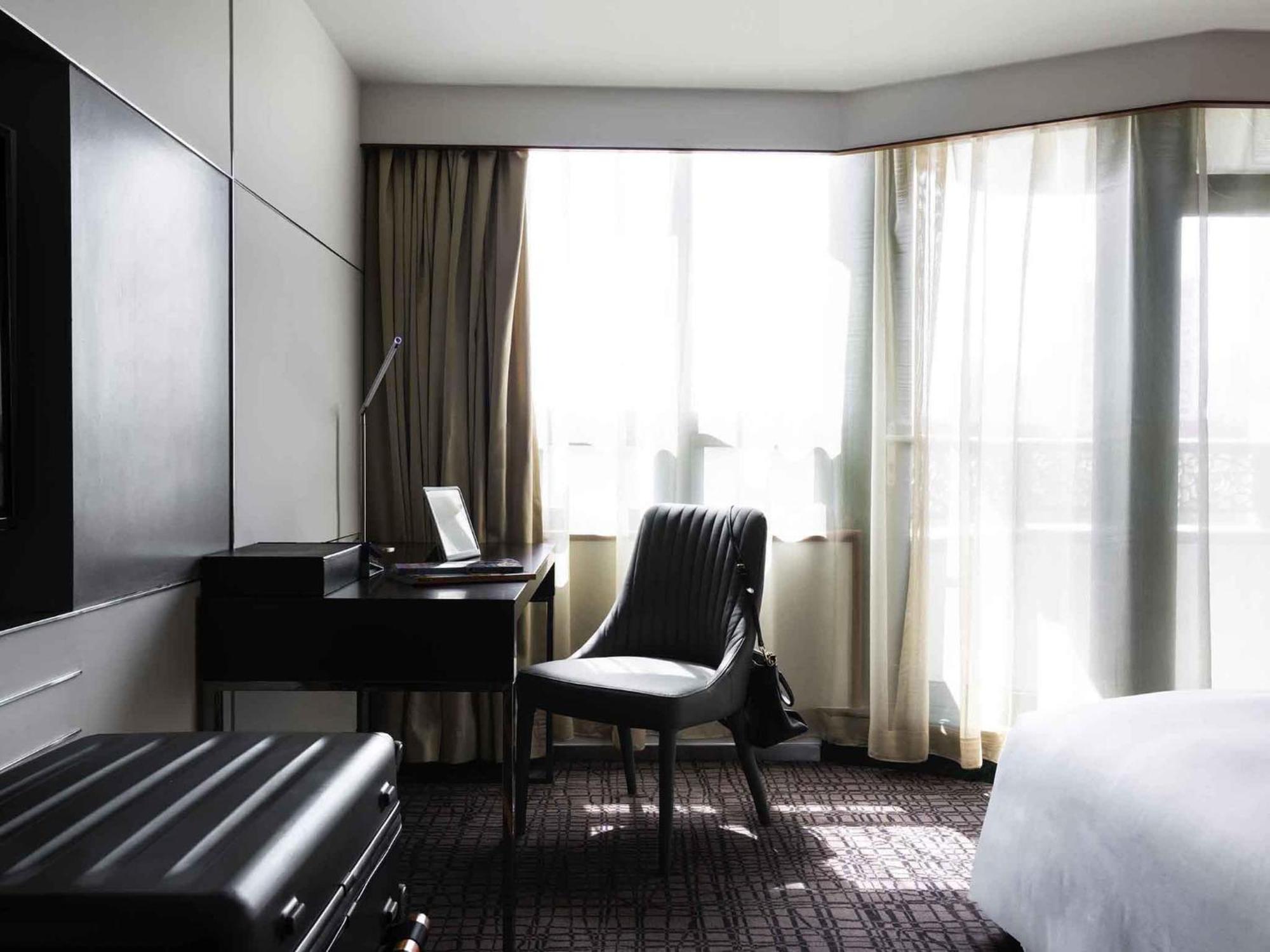 Superior King Room City View