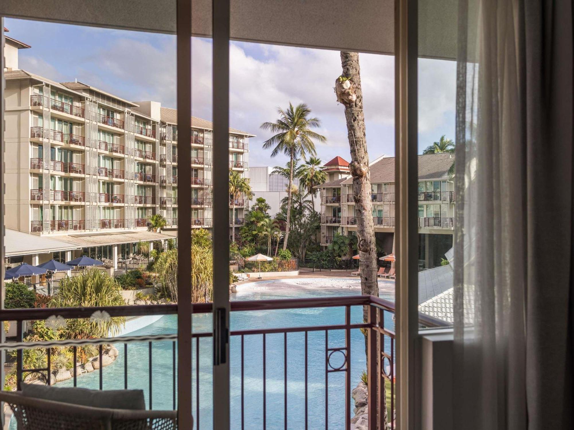 Deluxe King Room Pool View