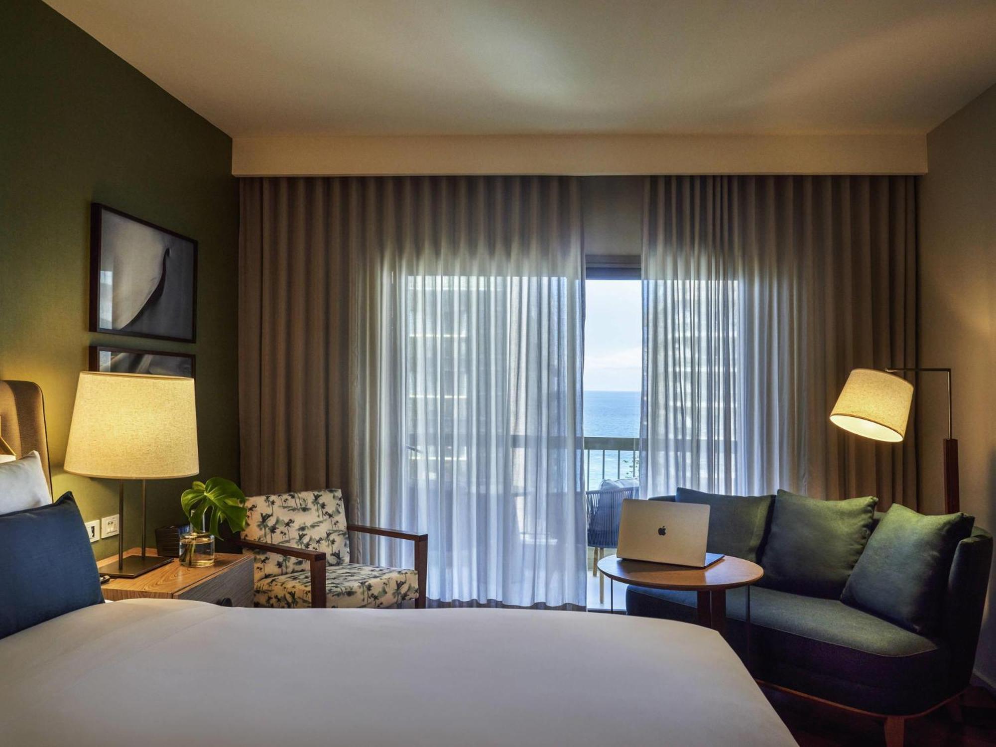 Deluxe King Room City View