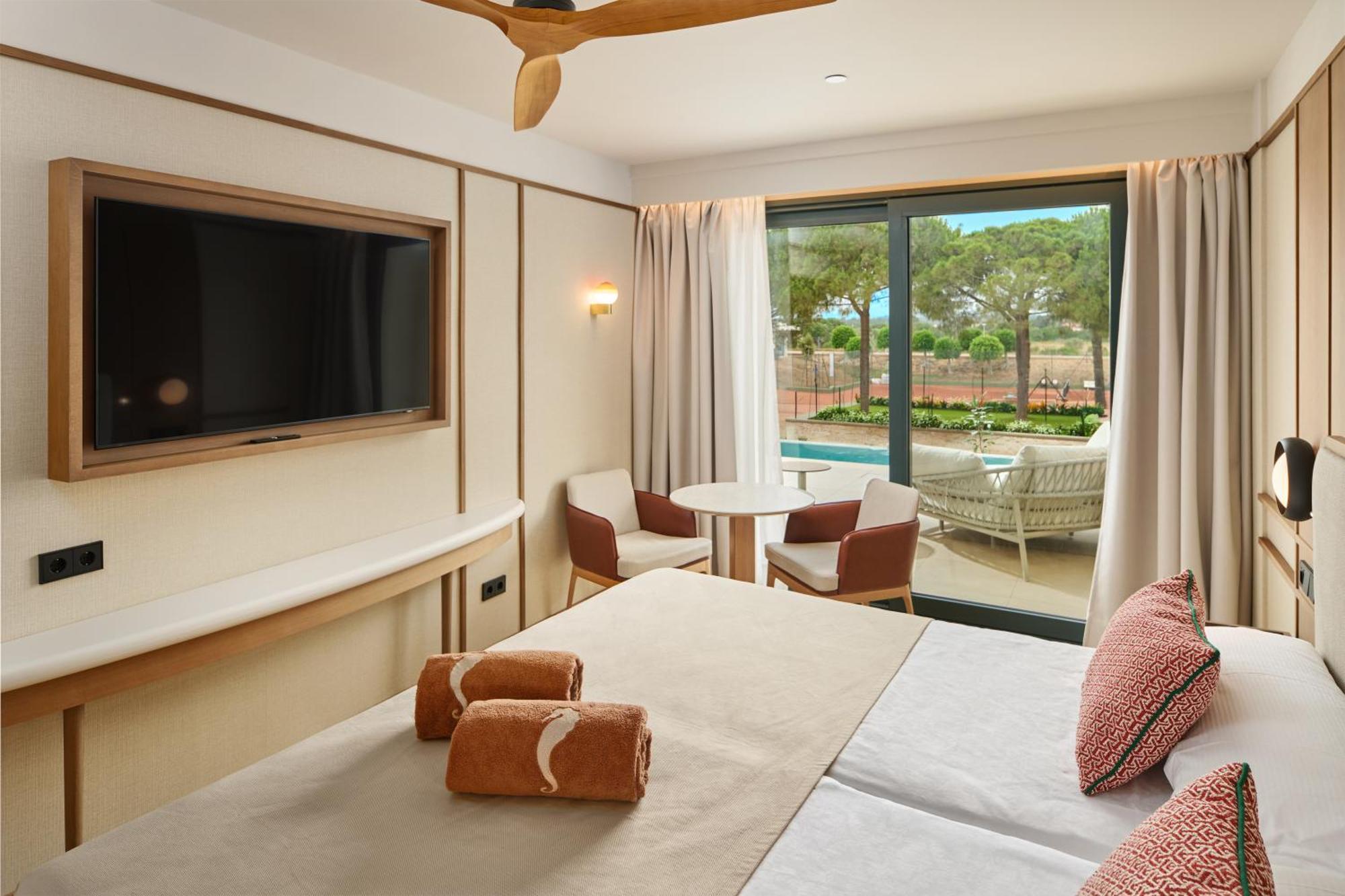 Serenity Suite Swim-Up