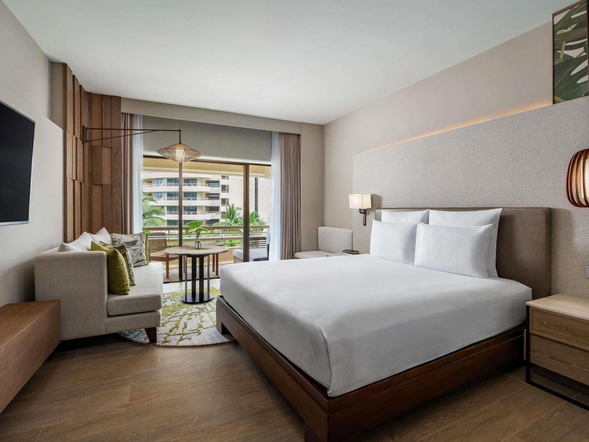 Deluxe King Room Garden View