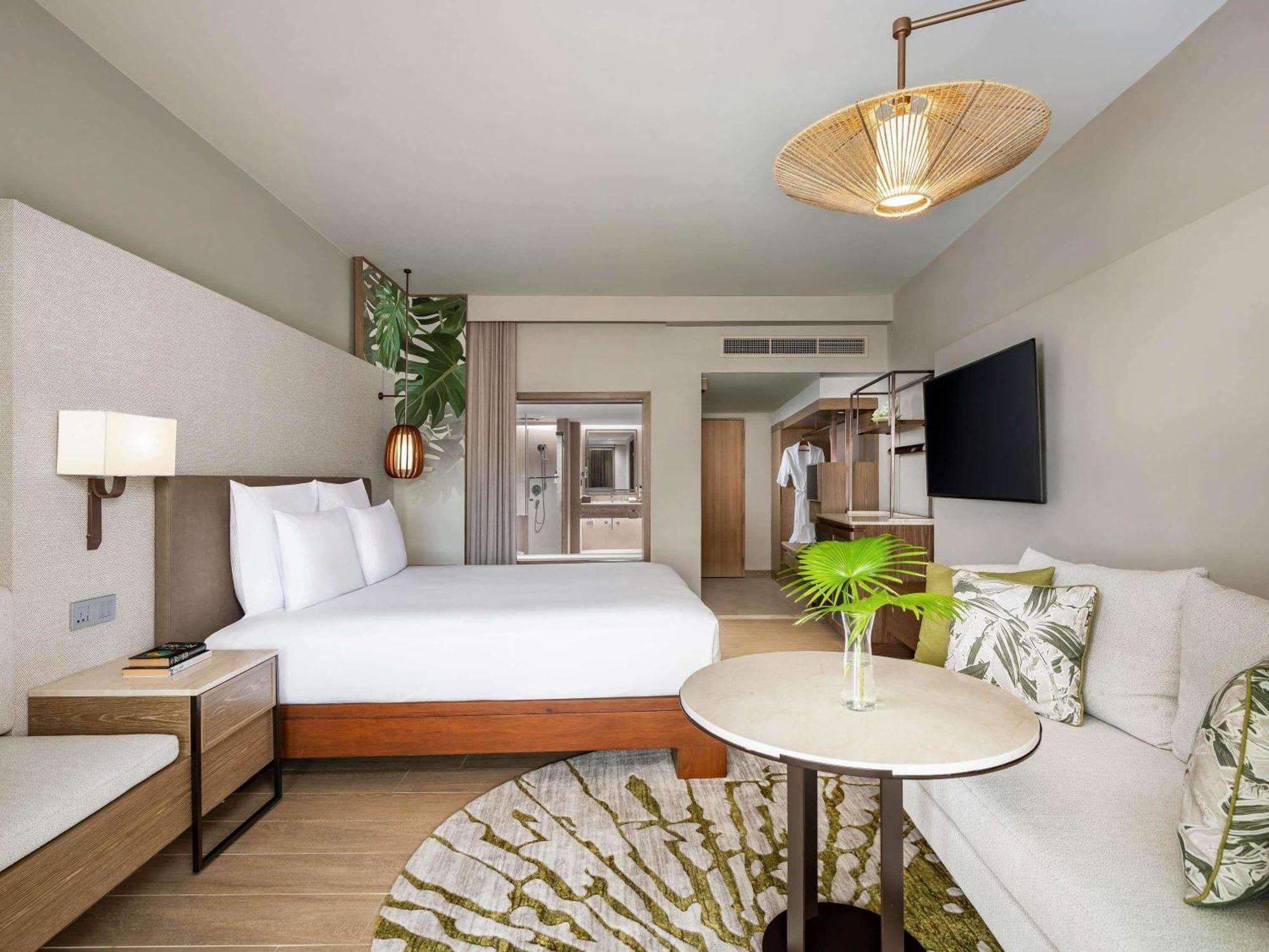 Deluxe King Room Garden View