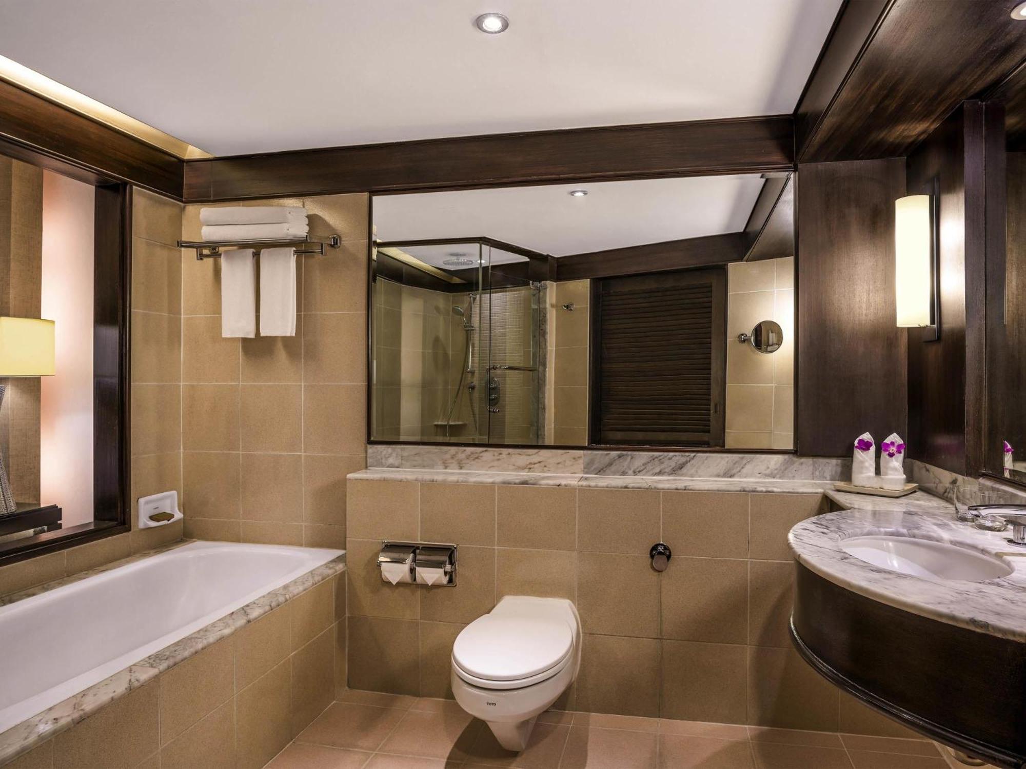 Junior King Suite Garden View
