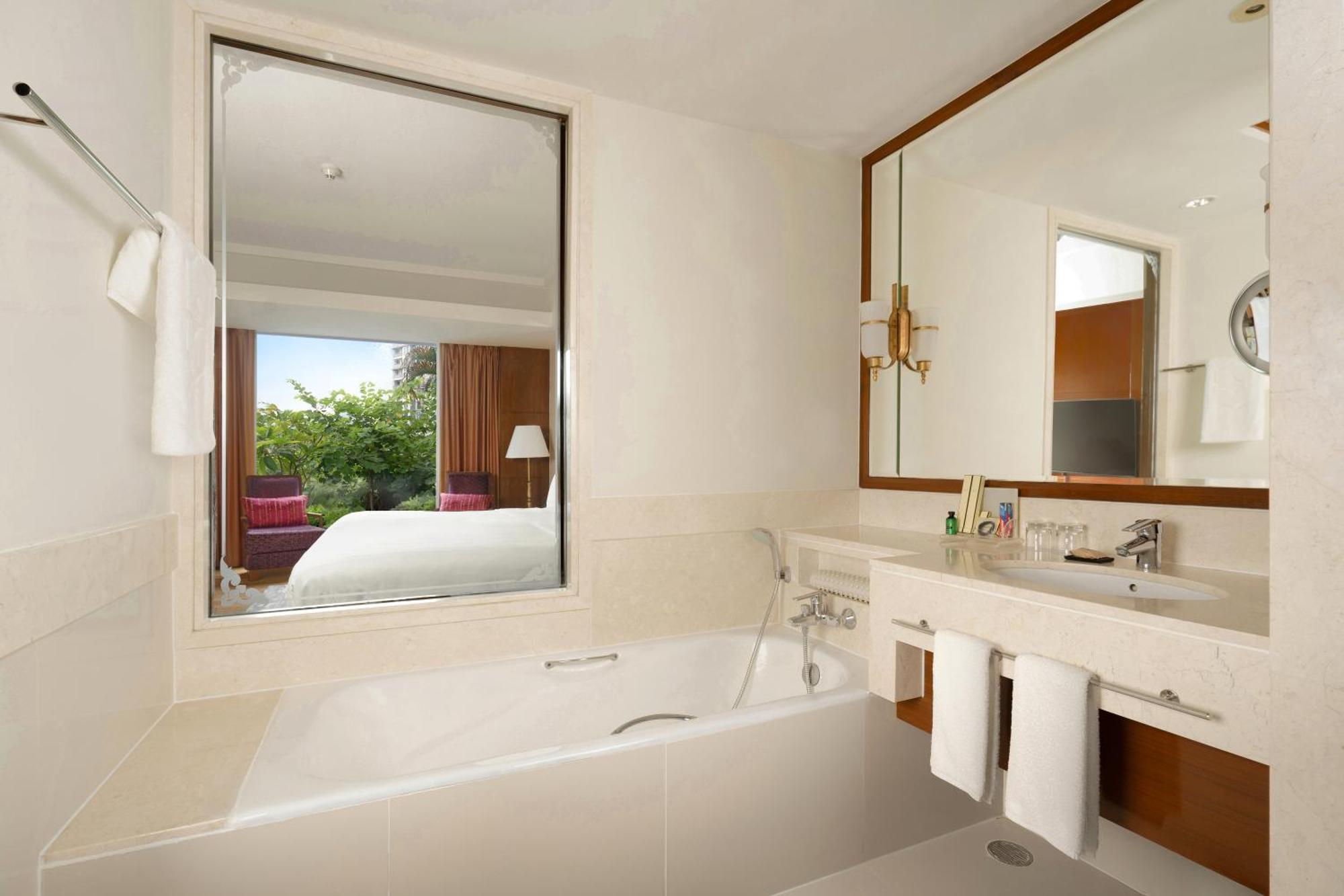 Deluxe Double Room Pool View