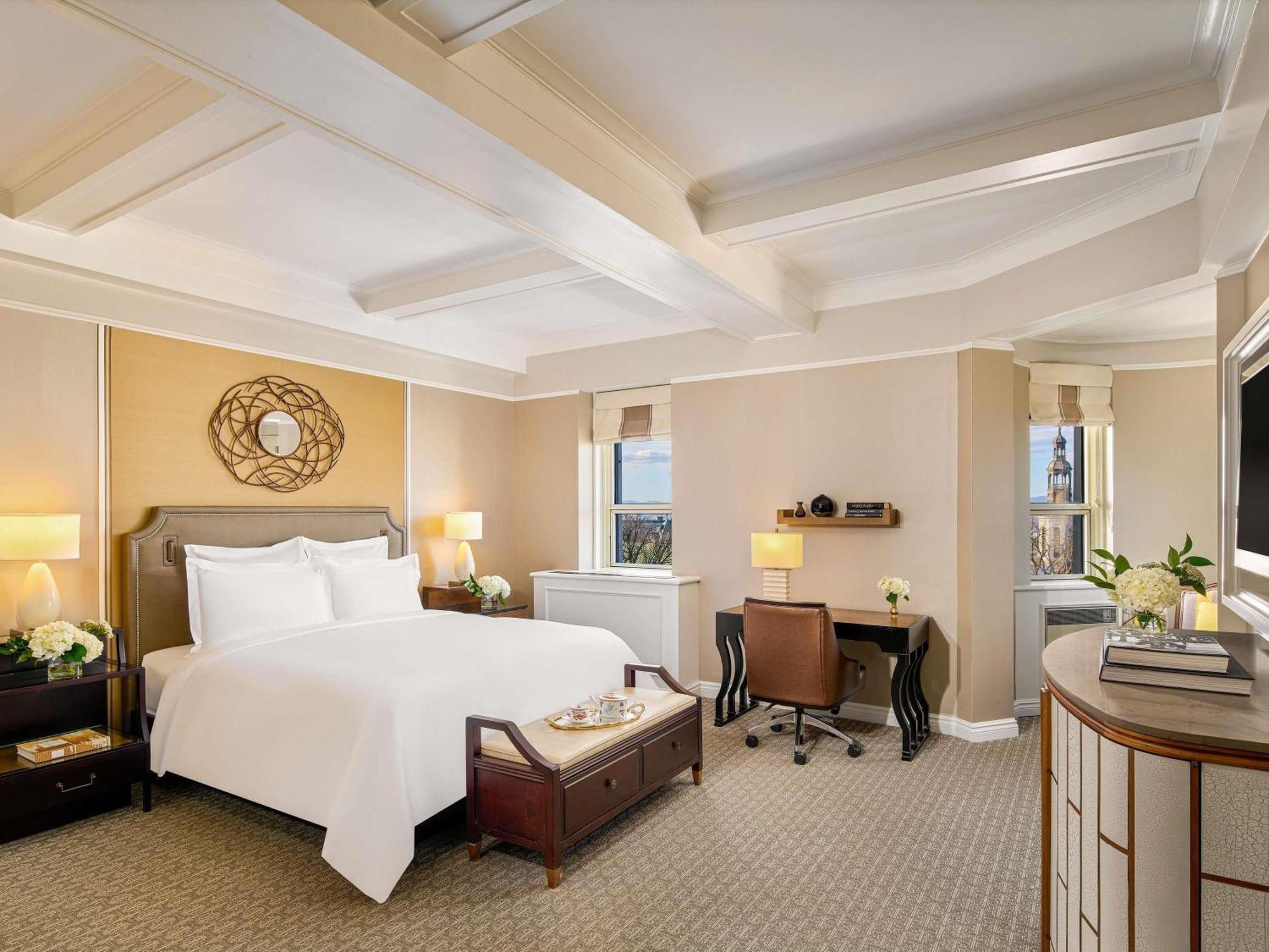Deluxe Queen Room City View