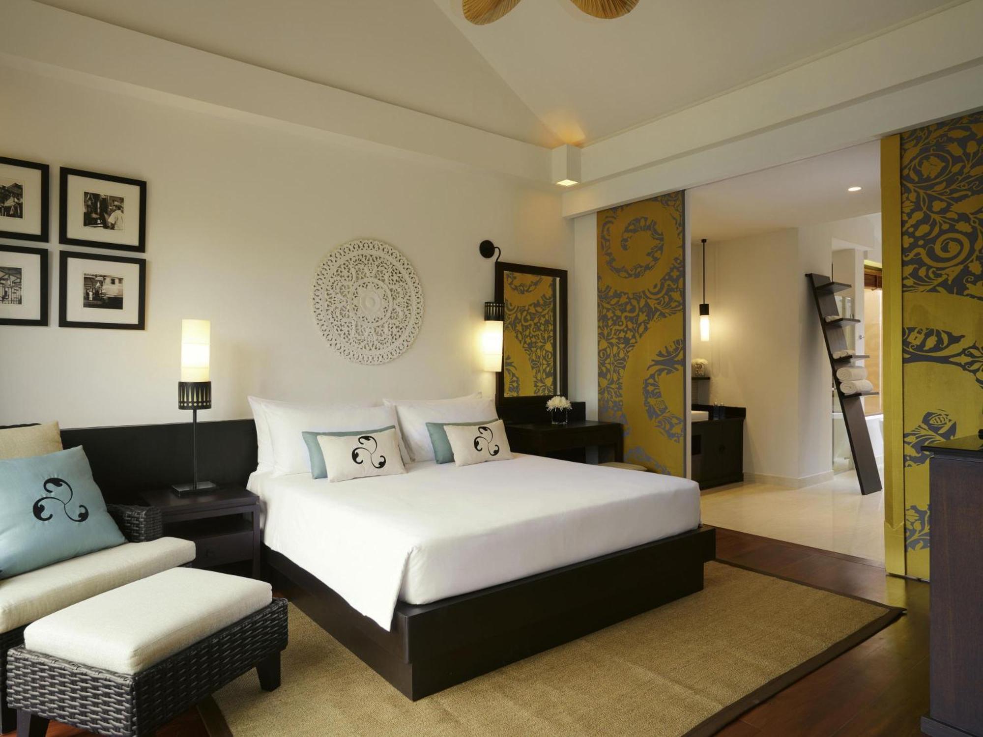 Junior Suite King Bed Pool View