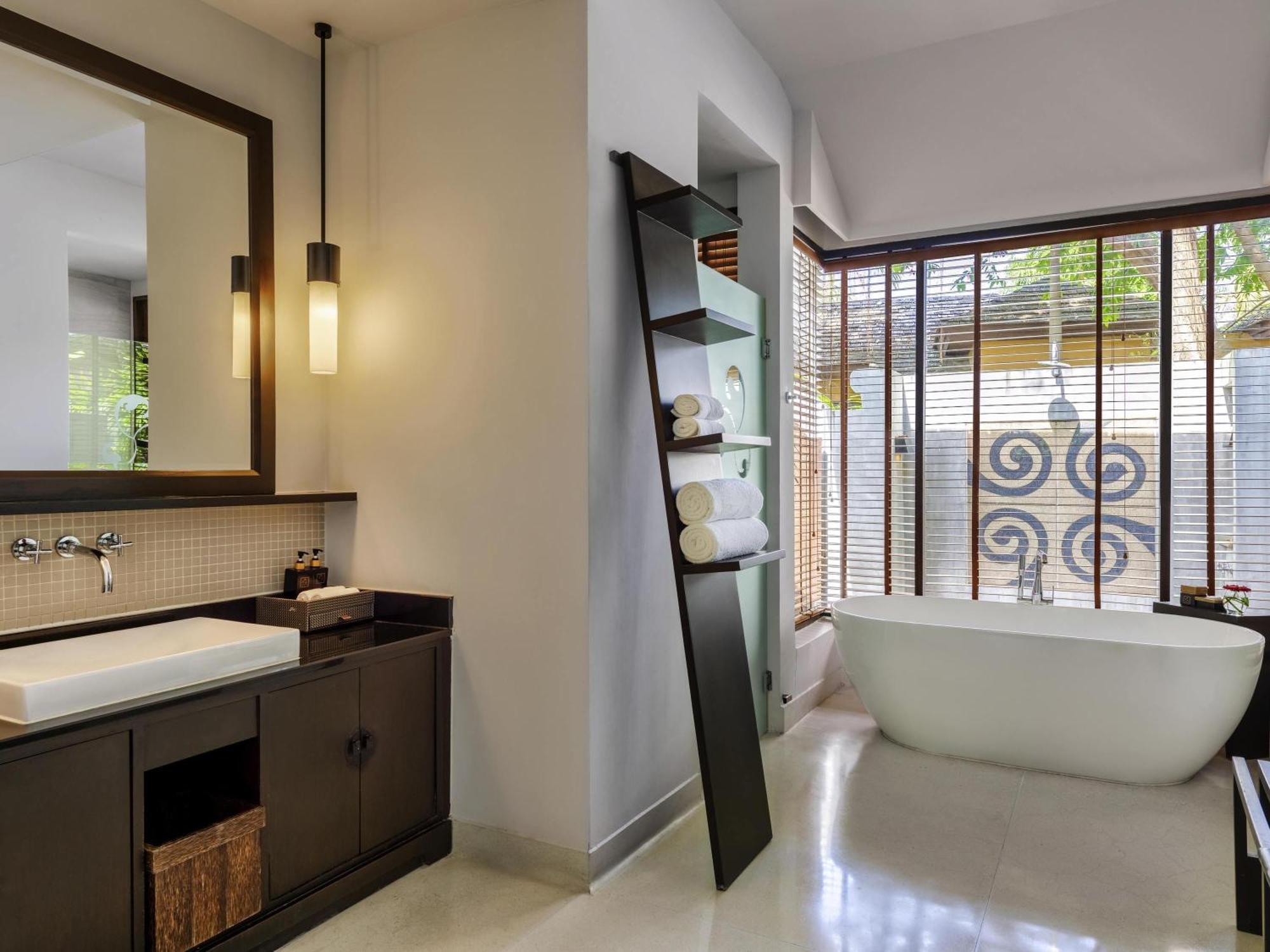 Junior Suite Twin Beds Pool View