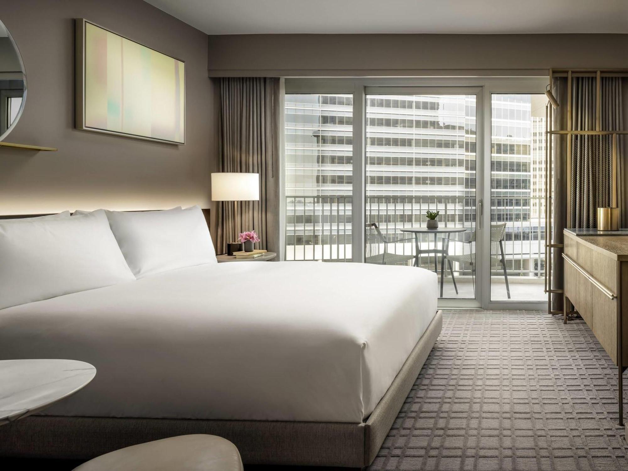 Chambre Lit King-Size Fairmont avec Baignoire et Balcon