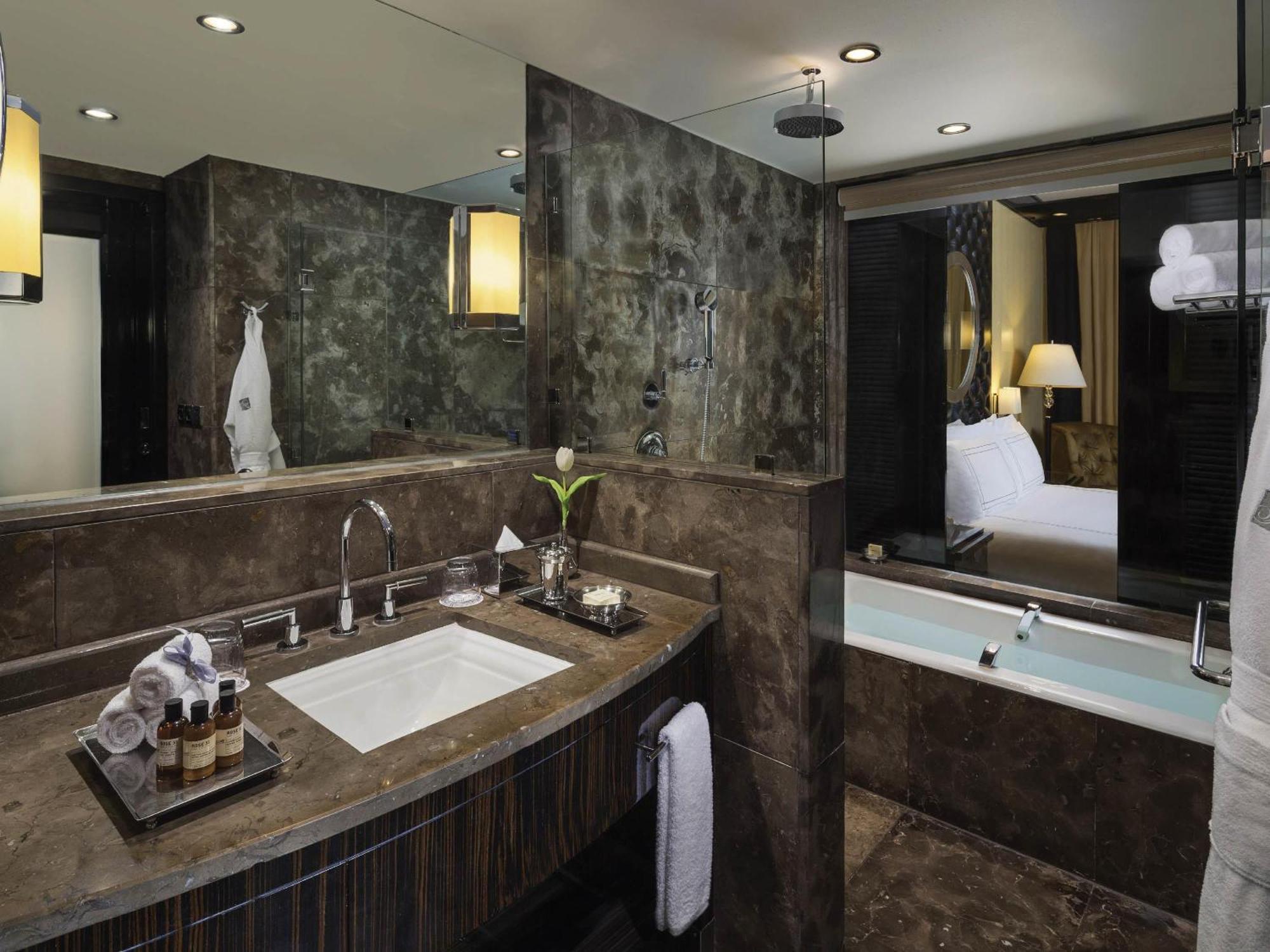 Deluxe Room Full Nile view
