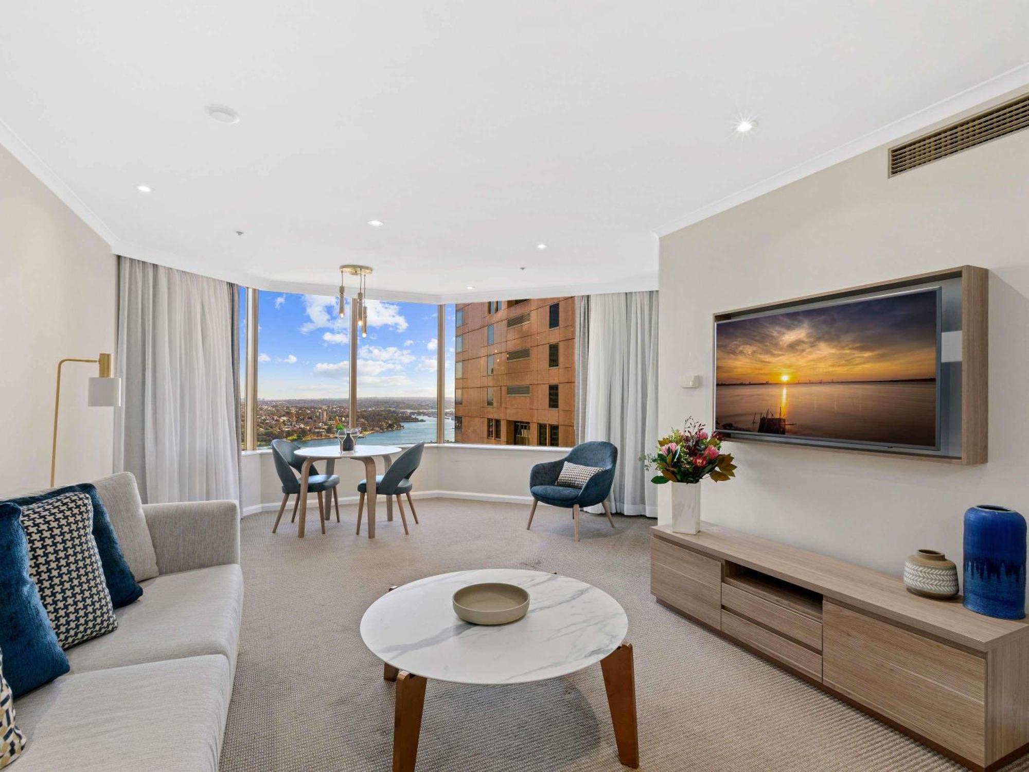 Deluxe One-Bedroom Apartment Harbour View