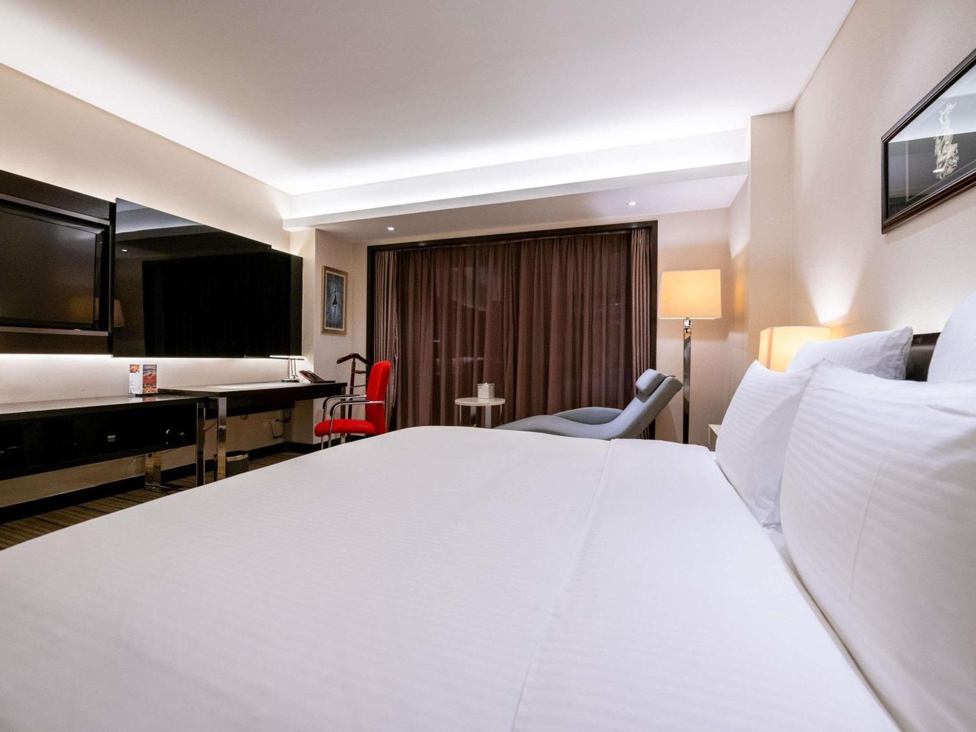 Deluxe King Room