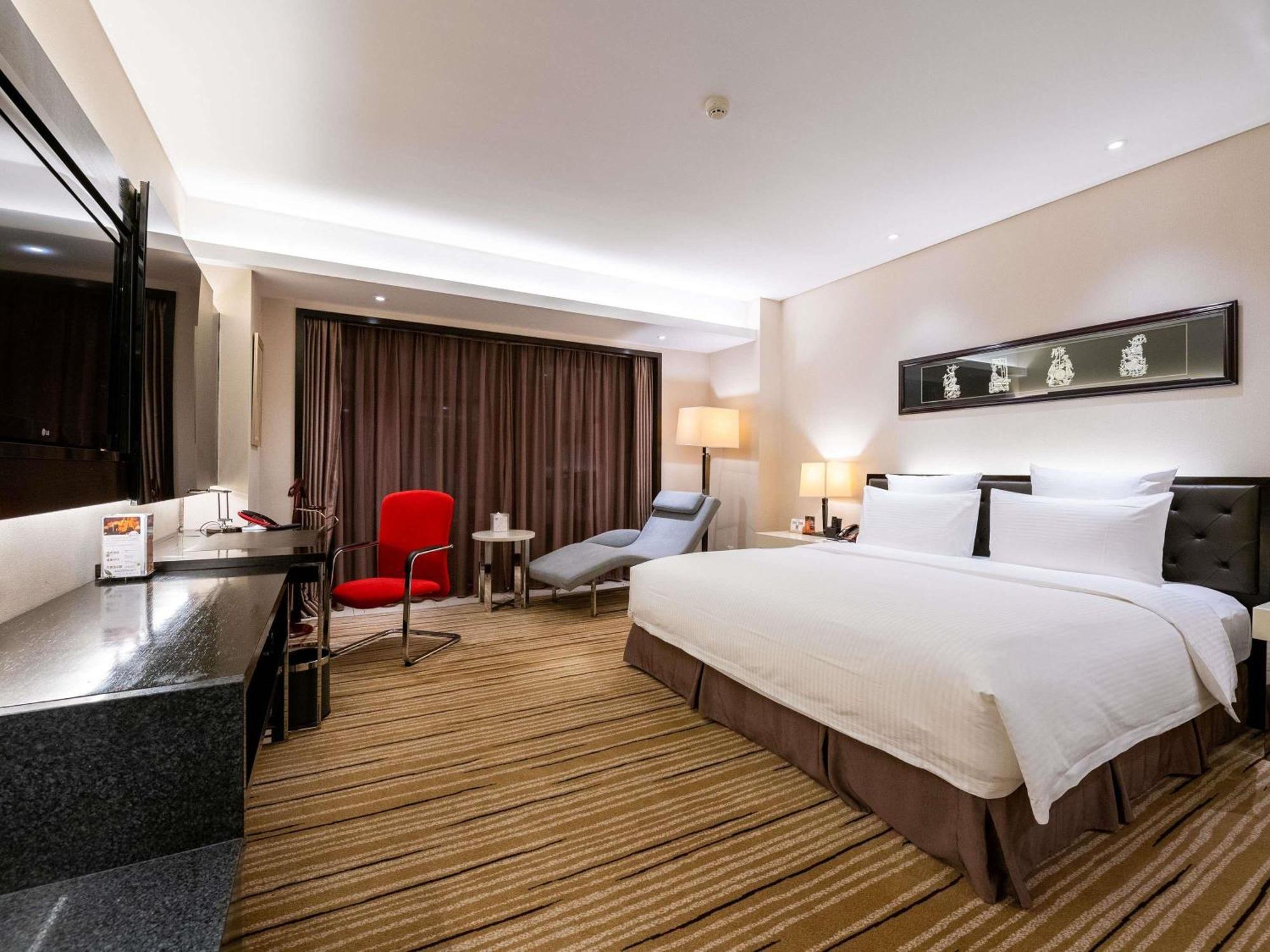 Deluxe King Room