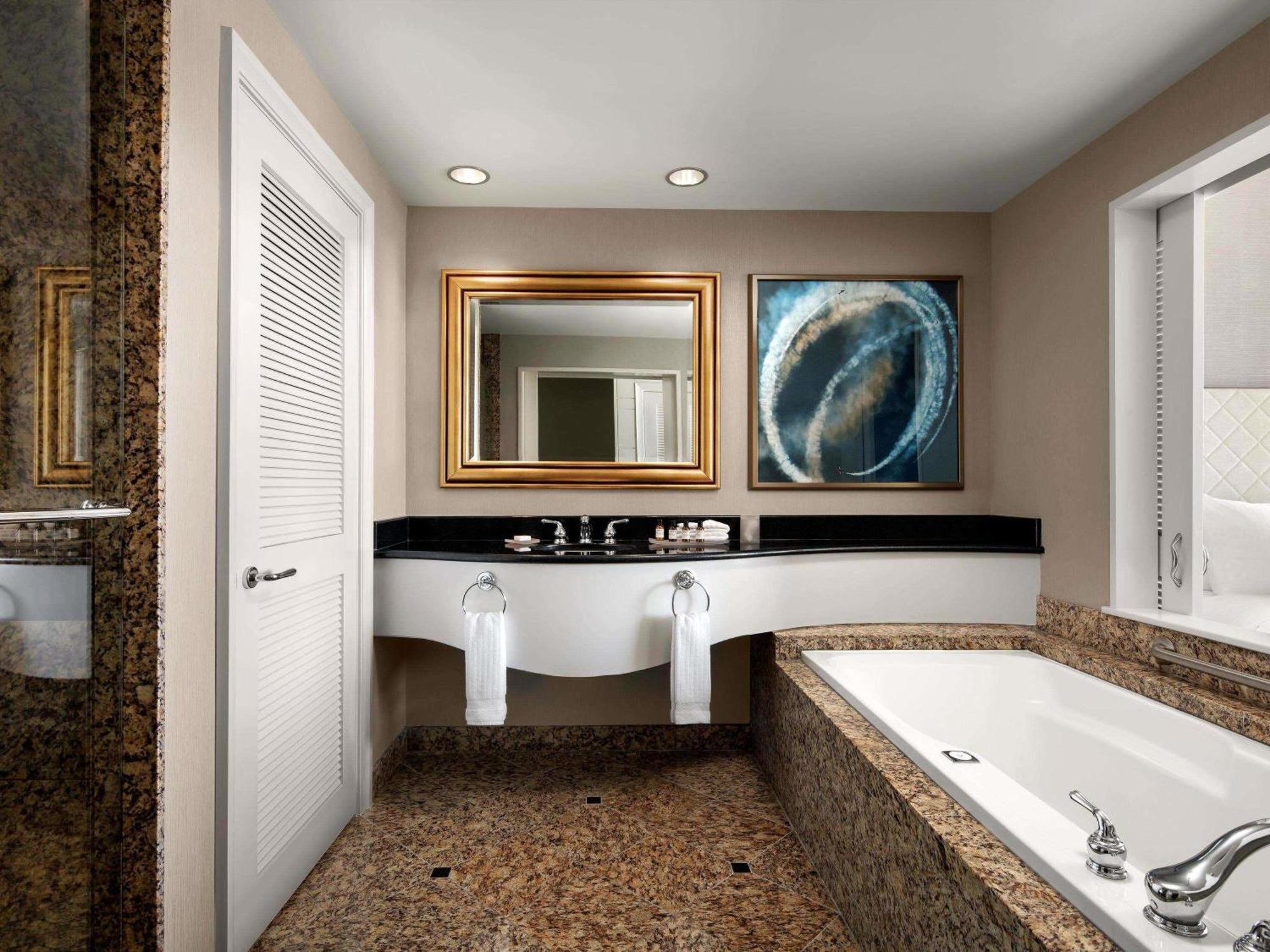 Fairmont Gold King Room