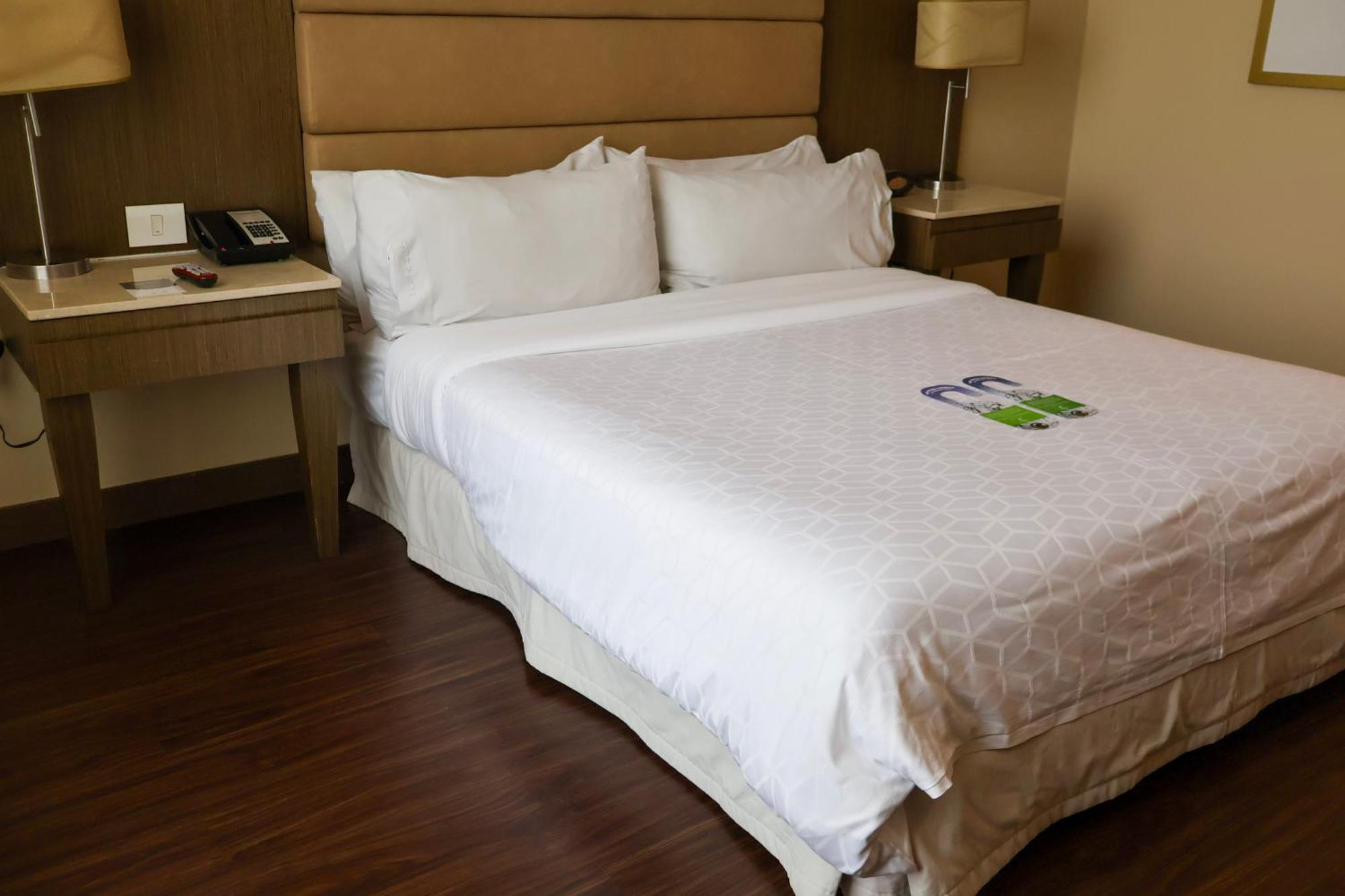 Standard Queen Room Accessible