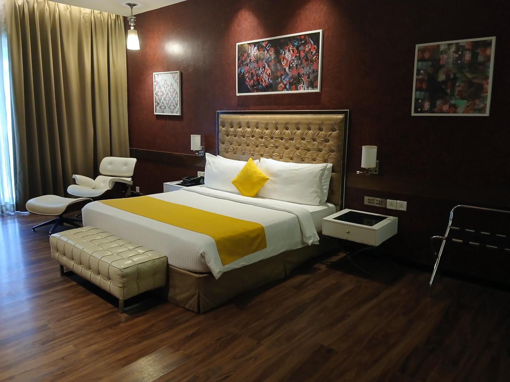 Deluxe King Room