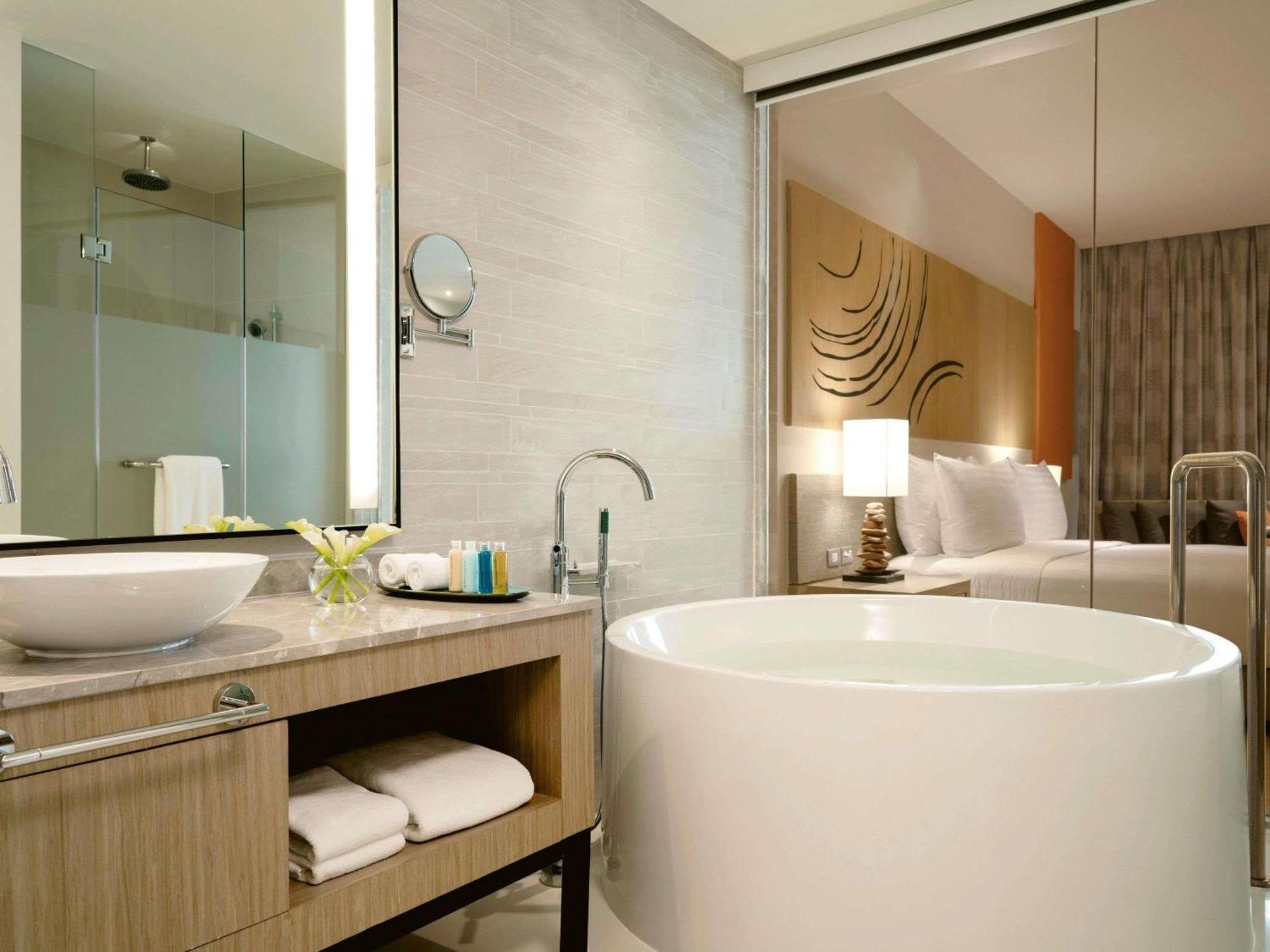 Deluxe King Room Sea View