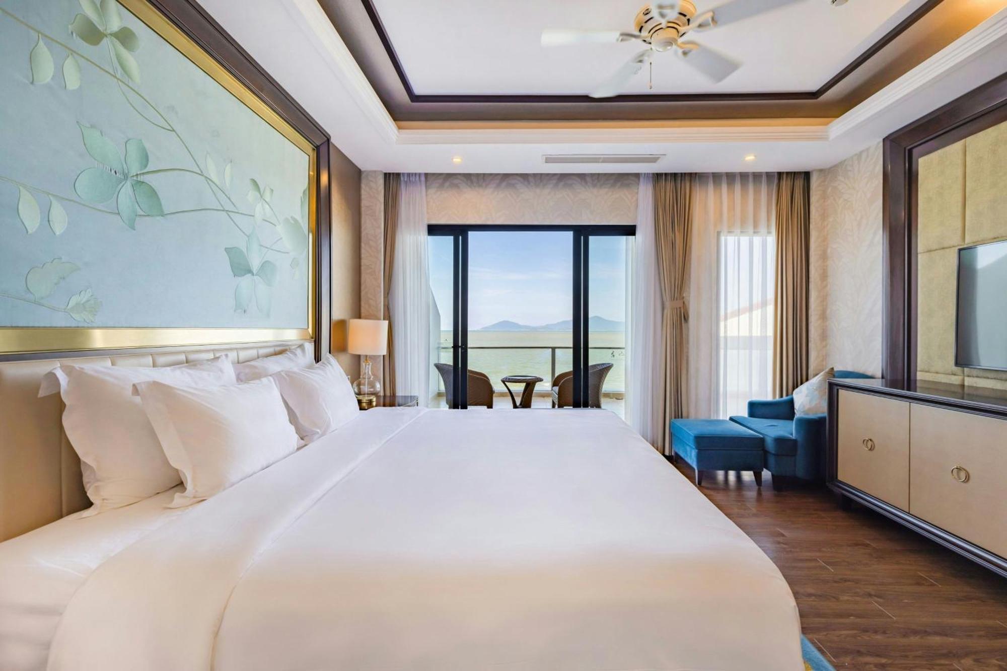 Junior King Suite Ocean View Balcony