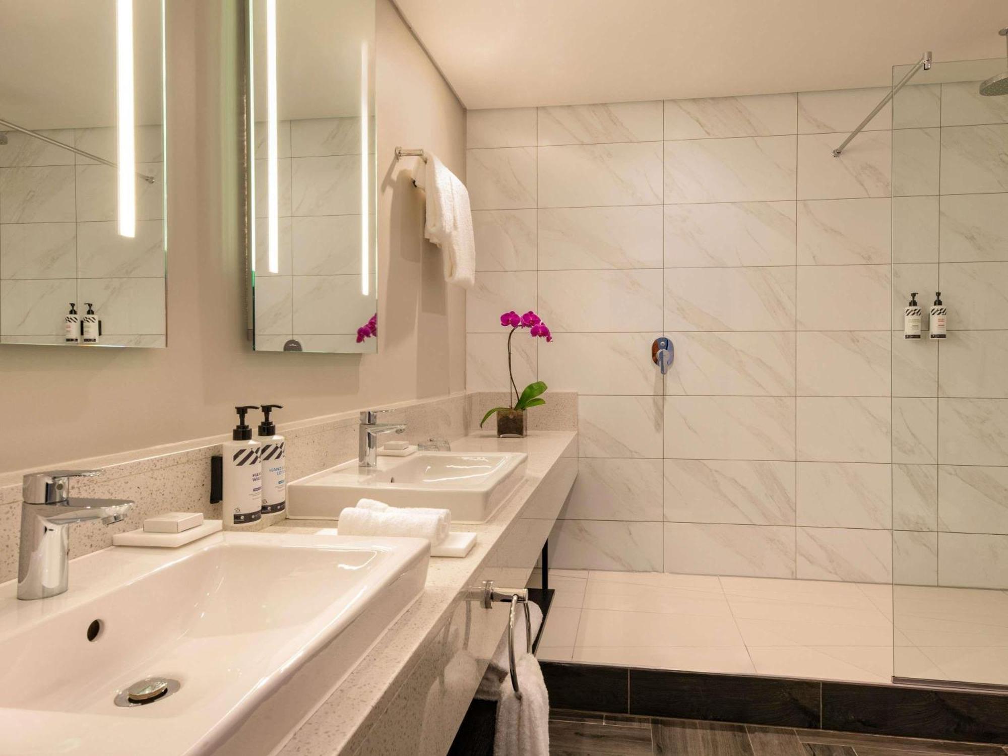 Superior Twin Room Shower Only