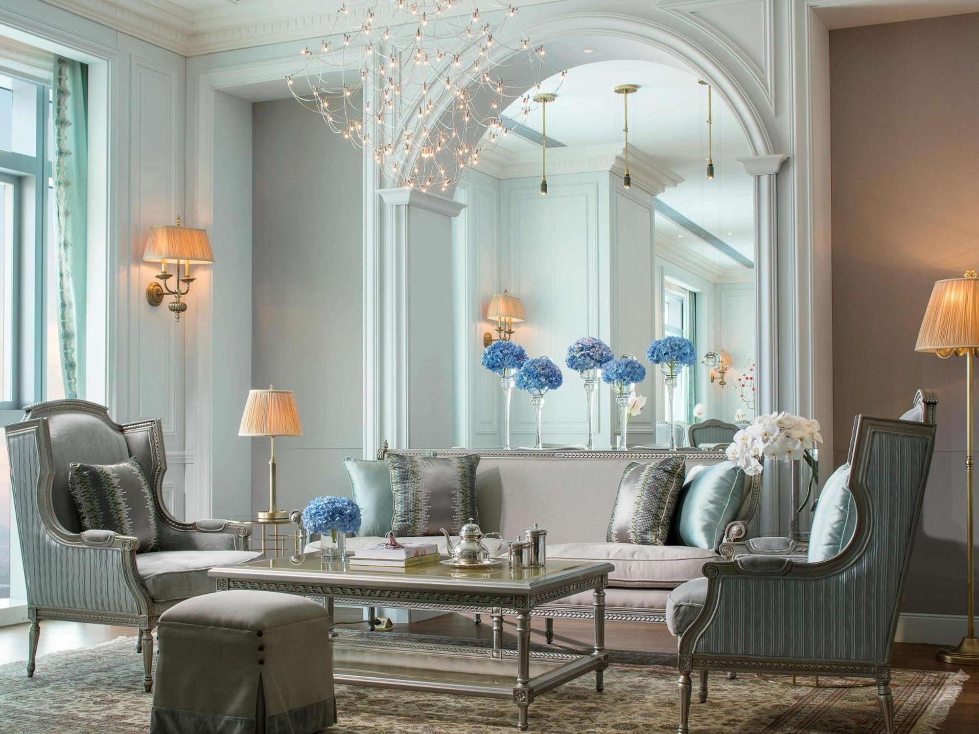 Luxury Room Club Millesime Post Modern Style King bed