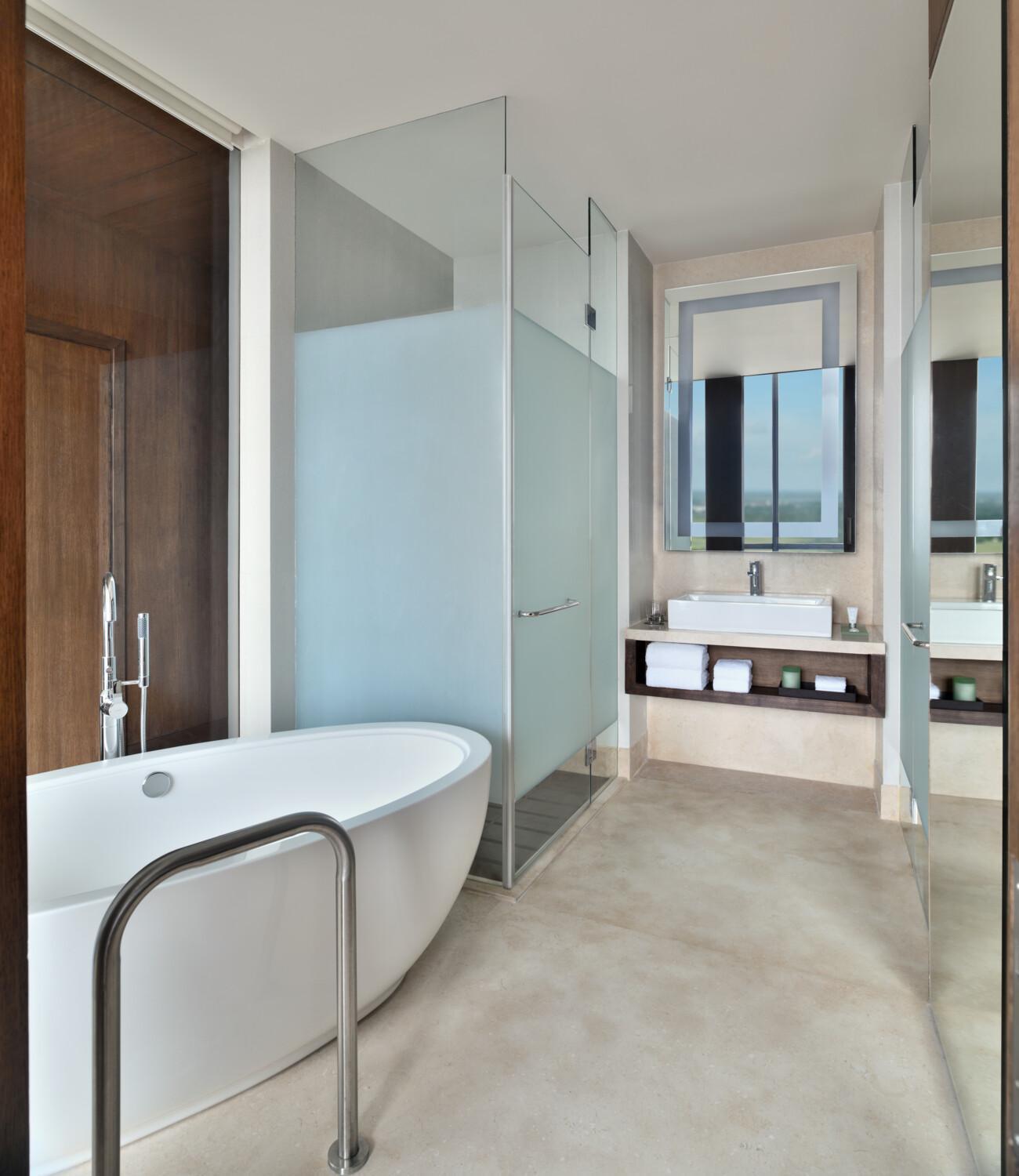Deluxe Twin Room Bathtub INR 1200 Hotel Credit per F&B & Happy Hours 1 1 IMFL 4 pm to 8 pm at 31 or 32