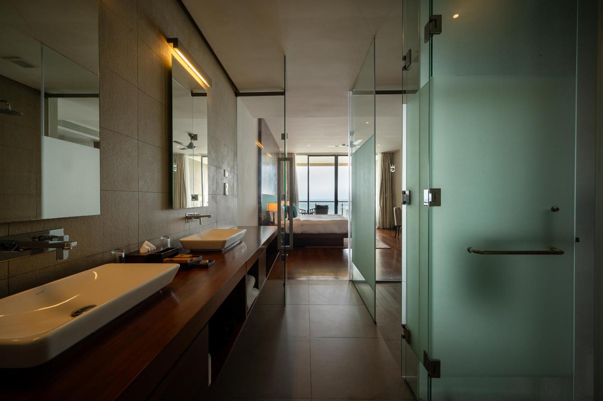Jacuzzi Suite Complimentary sundowner cocktail from 530 pm to 630 pm