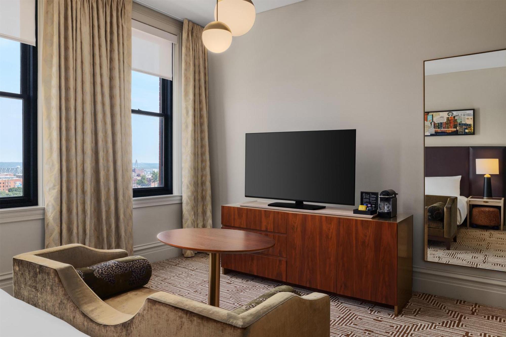 Deluxe King Room City View